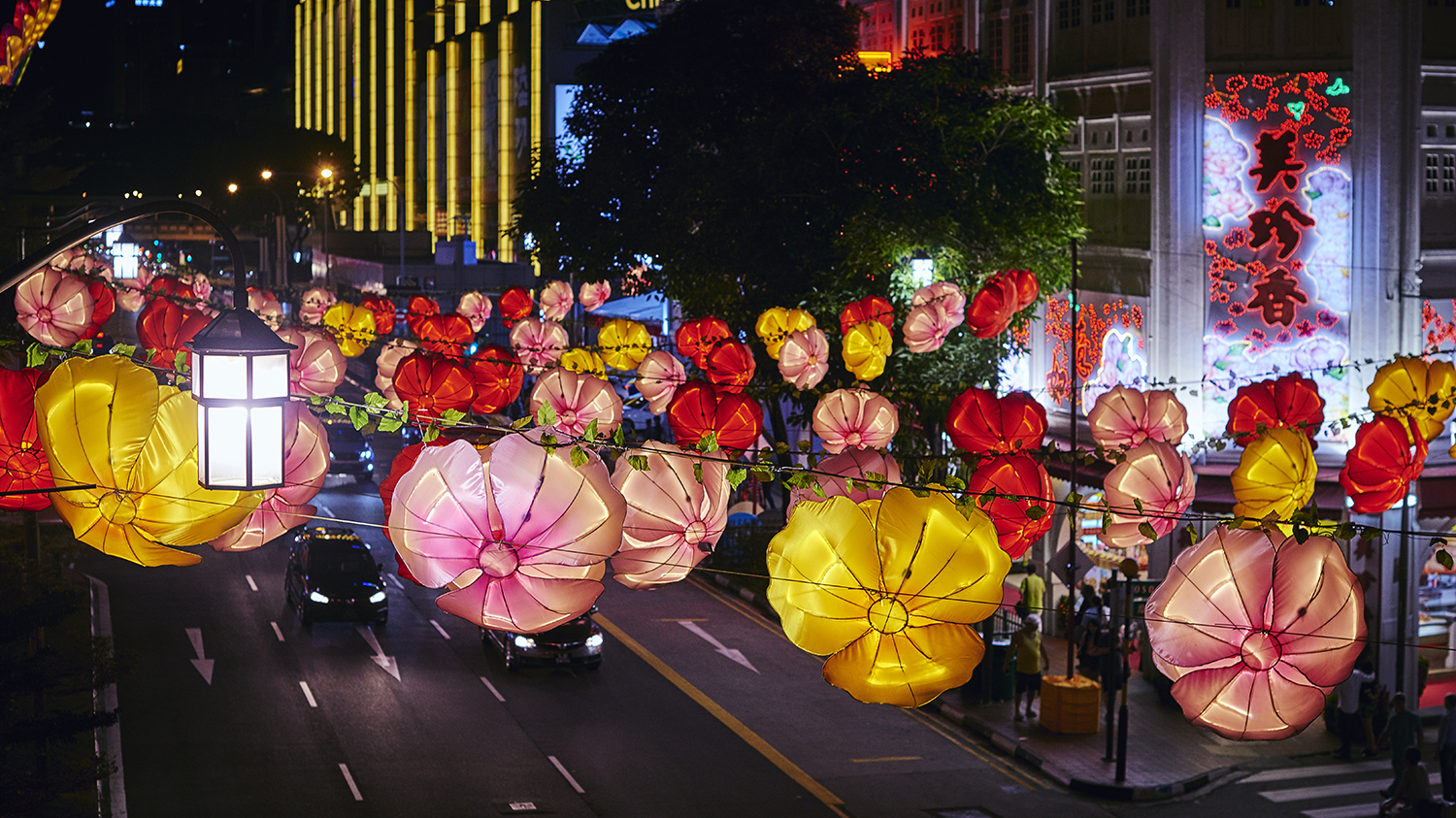 STREET LIGHT UP - PHOTOGRAPHY : LIKHITHA (ANYA) MURALIKRISHNA - NIKON D810 - NIKKOR 50MM F/1.4 @ F/4 - 1/125 - ISO 400