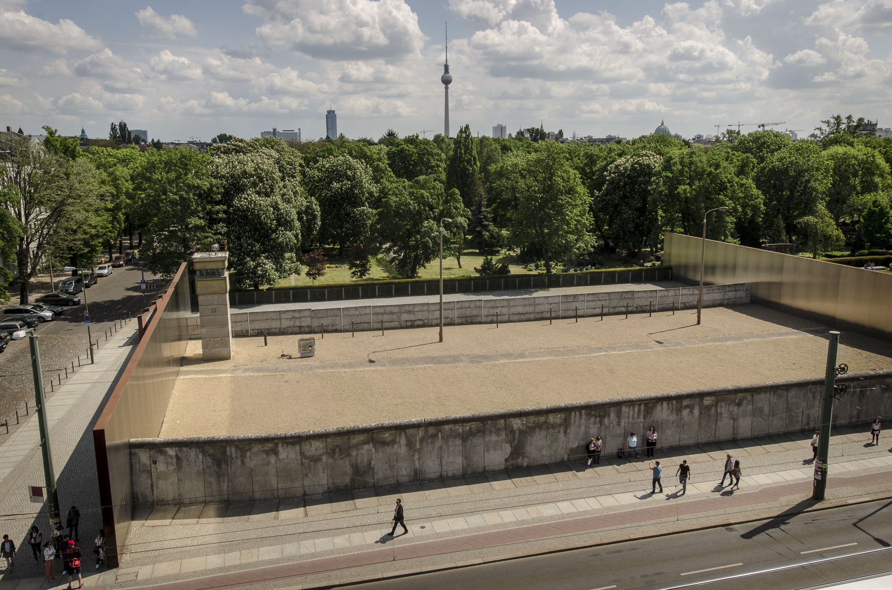 The 'Death Strip' as seen from the raised platform at the Berlin Wall Museum Photography : Alexander J.E. Bradley - Nikon D7000 - 24-70mm f/2.8 @ 70mm - f/9 - 1/125 - ISO 100