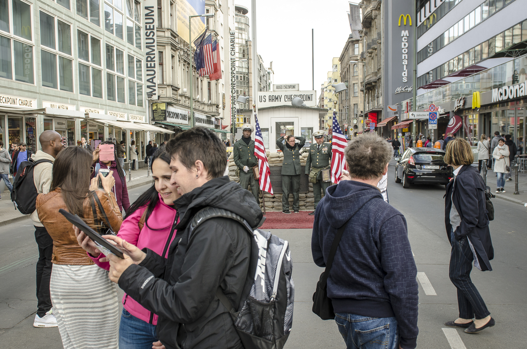 Checkpoint Charlie Replica Photography : Alexander J.E. Bradley - Nikon D7000 - 14-70mm f/2.8 @ 24mm - f/5.6 - 1/125 - ISO 200