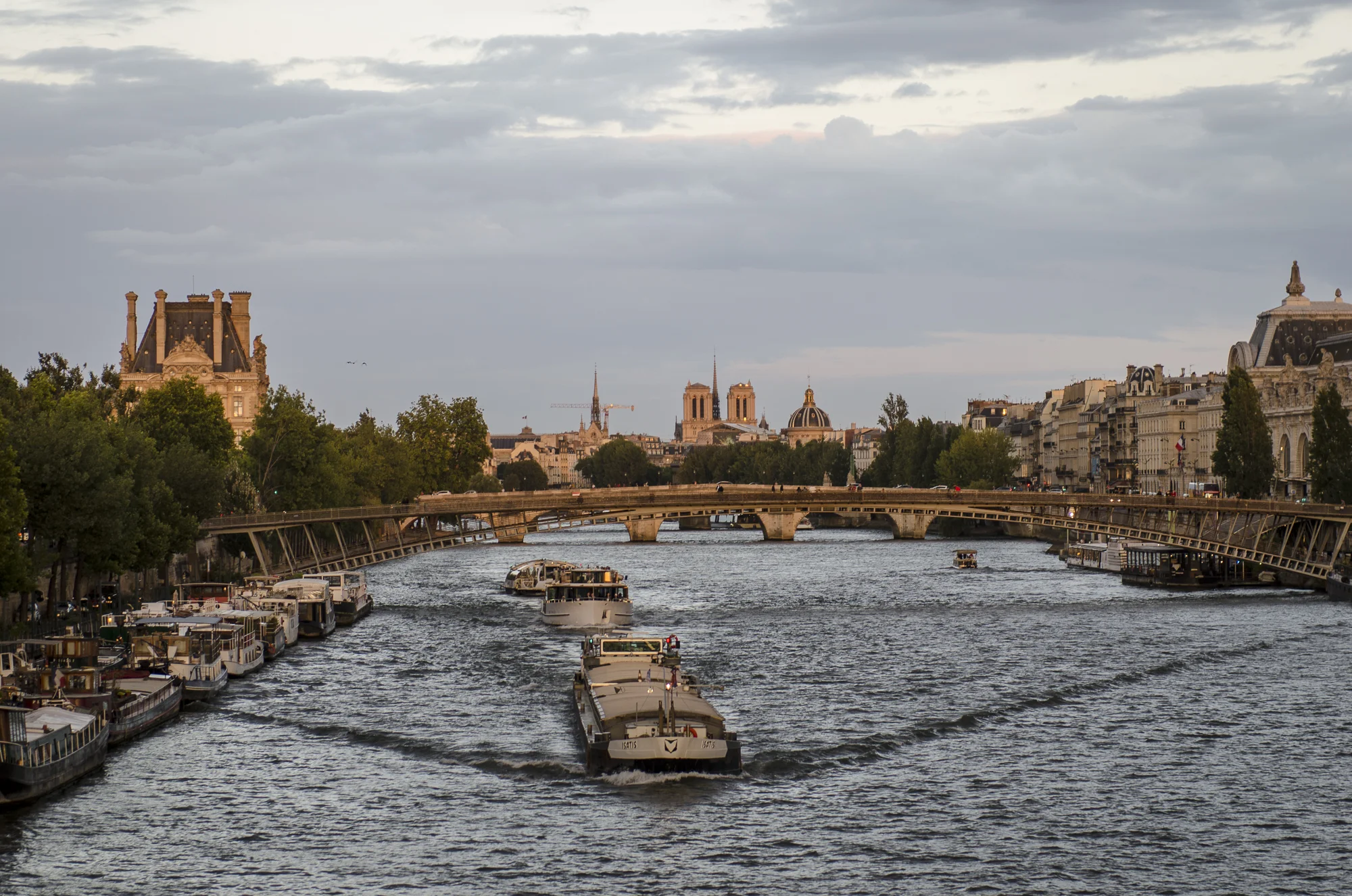 Pont de la Concorde PHOTOGRAPHY : ALEXANDER J.E. BRADLEY • Nikon D7000 • AF-S NIKKOR 24-70mm F/2.8G ED • 70mM • F/2.8 • 1/60 • ISO 100