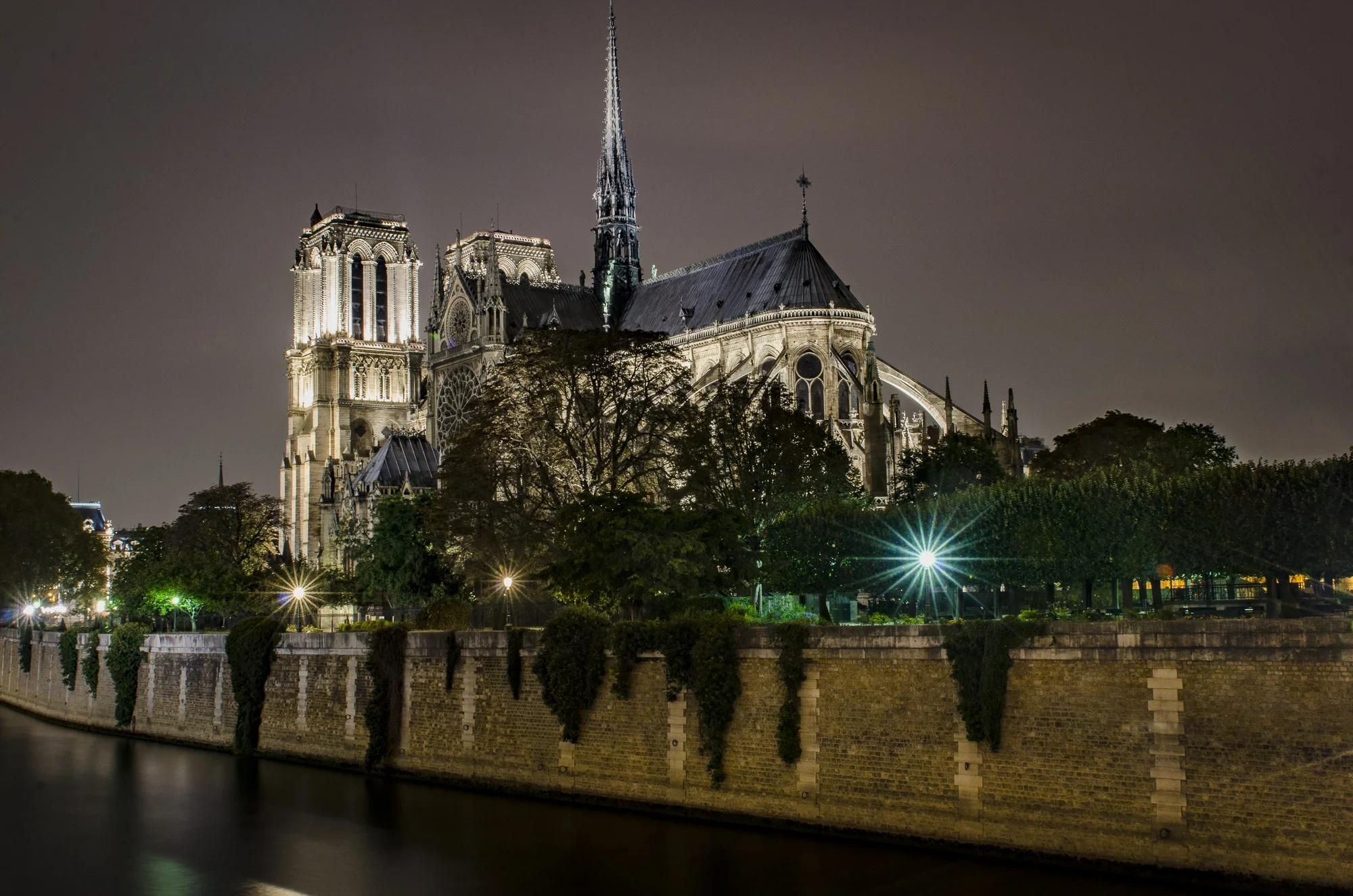Pont de l'Archevêché PHOTOGRAPHY : ALEXANDER J.E. BRADLEY • Nikon D7000 • AF-S NIKKOR 24-70mm F/2.8G ED • 26mM • F/18 • 30sec • ISO 100