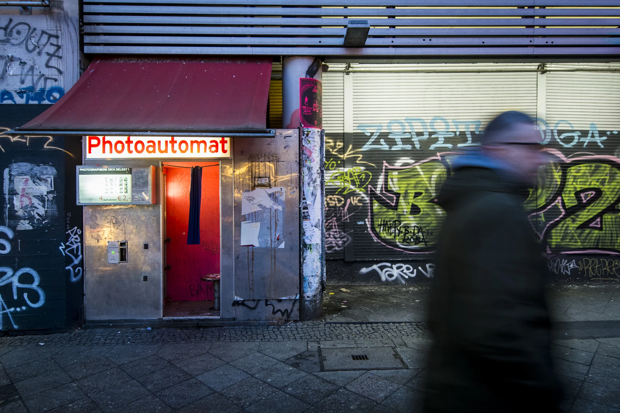 Kottbusser Tor PHOTOGRAPHY: ALEXANDER J.E. BRADLEY • NIKON D500 • AF-S NIKKOR 14-24MM F/2.8G ED @ 14MM • F/4 • 1/20 • ISO 800