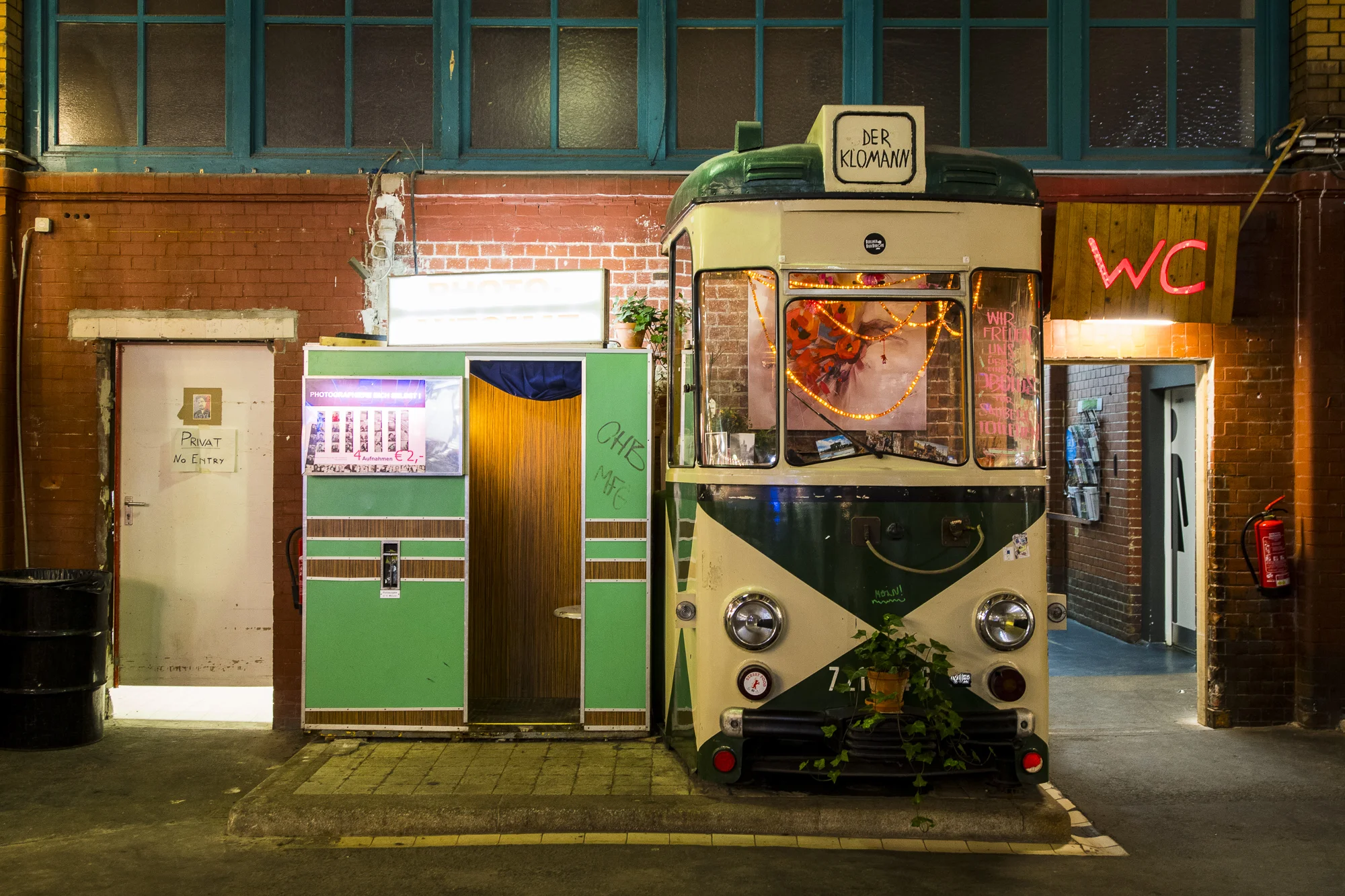 Markthalle Kreuzberg PHOTOGRAPHY: ALEXANDER J.E. BRADLEY • NIKON D500 • AF-S NIKKOR 14-24MM F/2.8G ED @ 23MM • F/2.8 • 1/20 • ISO 800