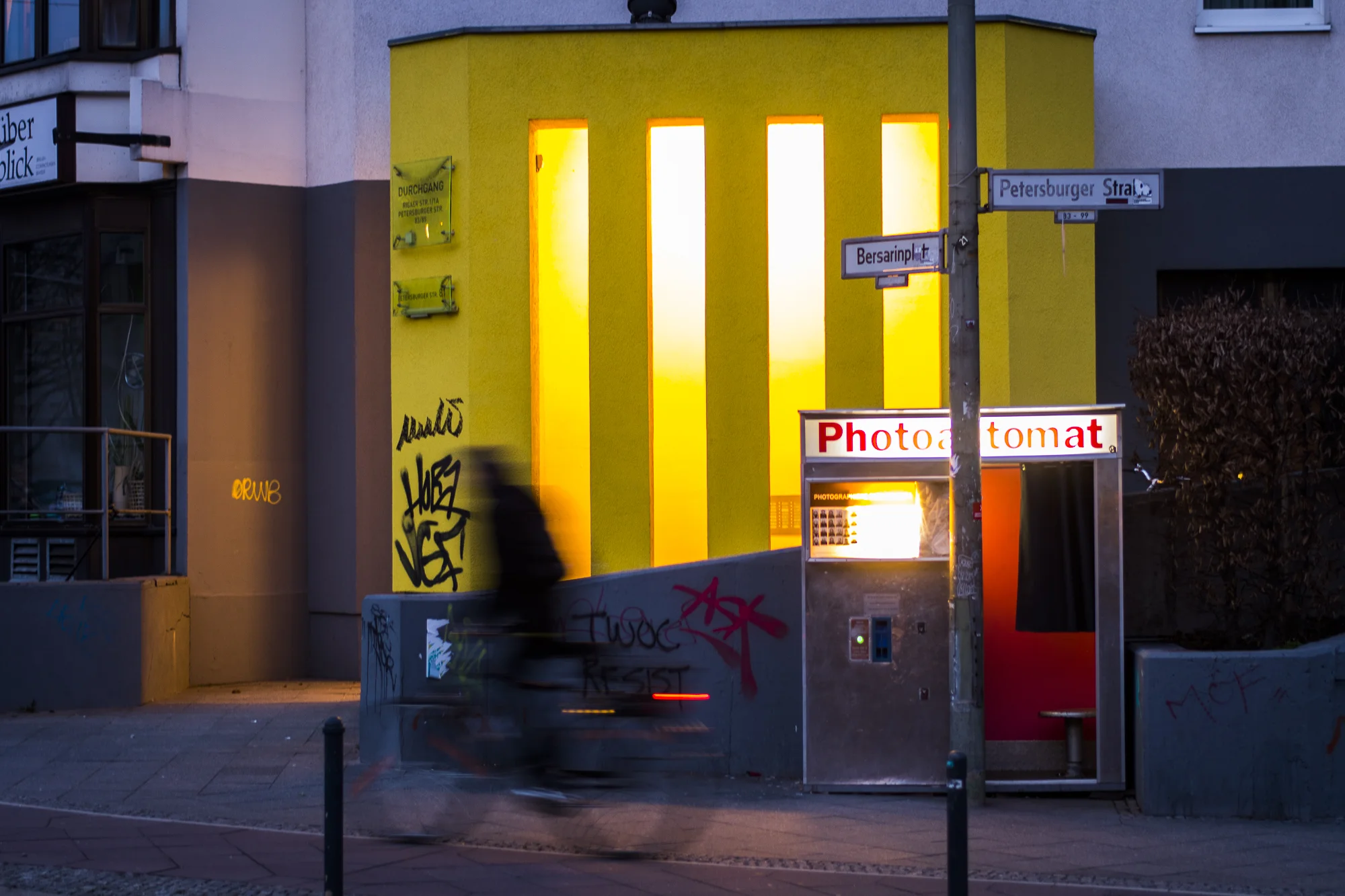 Petersburger Straßer 81 PHOTOGRAPHY: ALEXANDER J.E. BRADLEY • NIKON D500 • AF-S NIKKOR 50MM F/1.8G @ F/1.8 • 1/15 • ISO 400