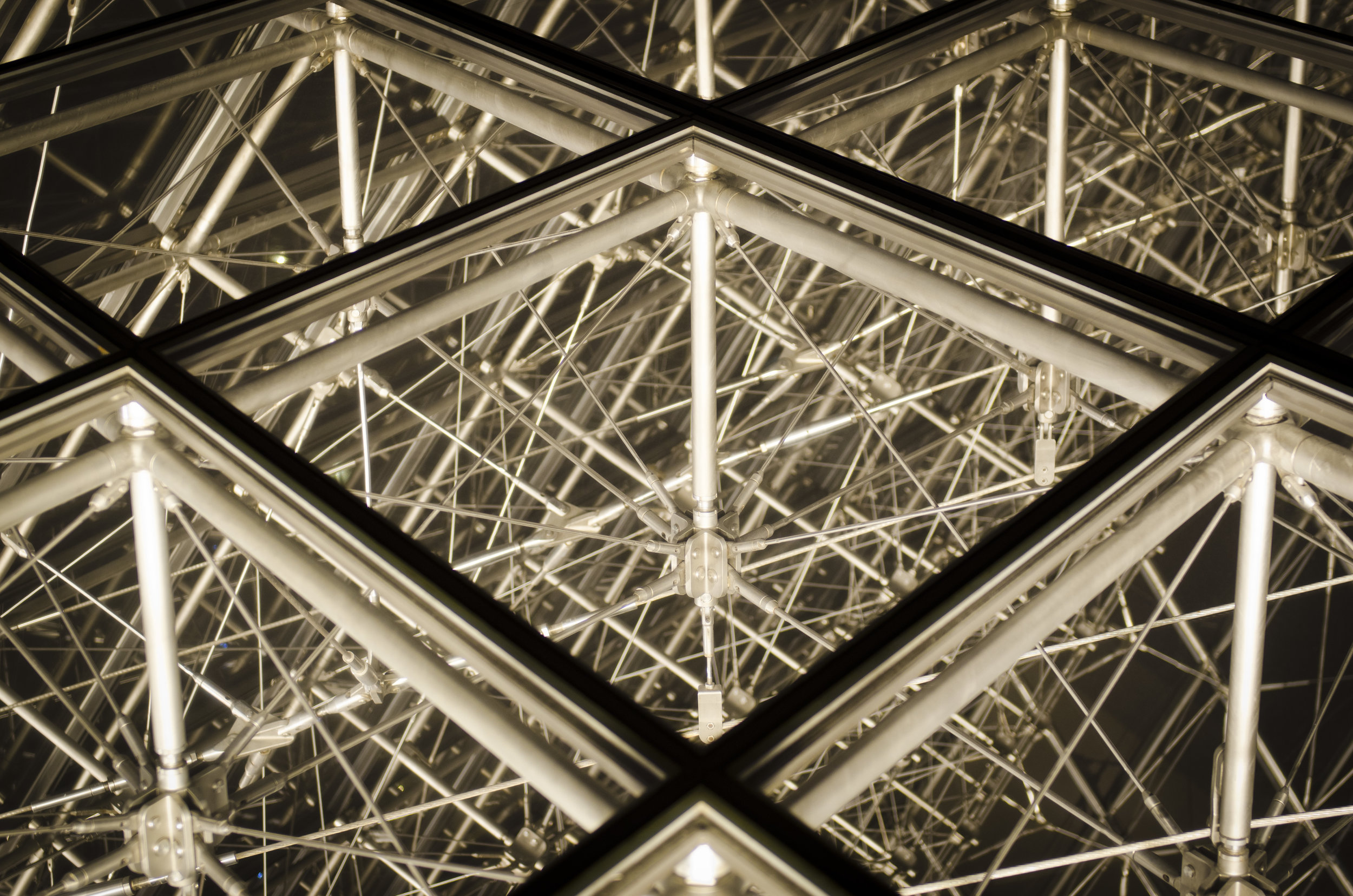 This picture is all lines, but they all work together to draw our attention to the center of the frame. hoto by Alexander J.E. Bradley.