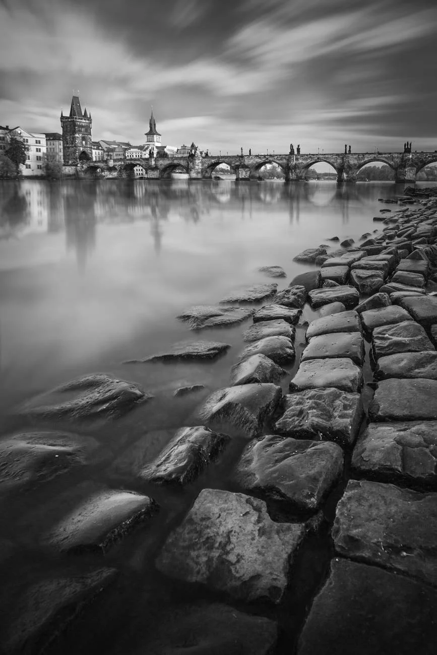 praha_kostky_bw.jpg