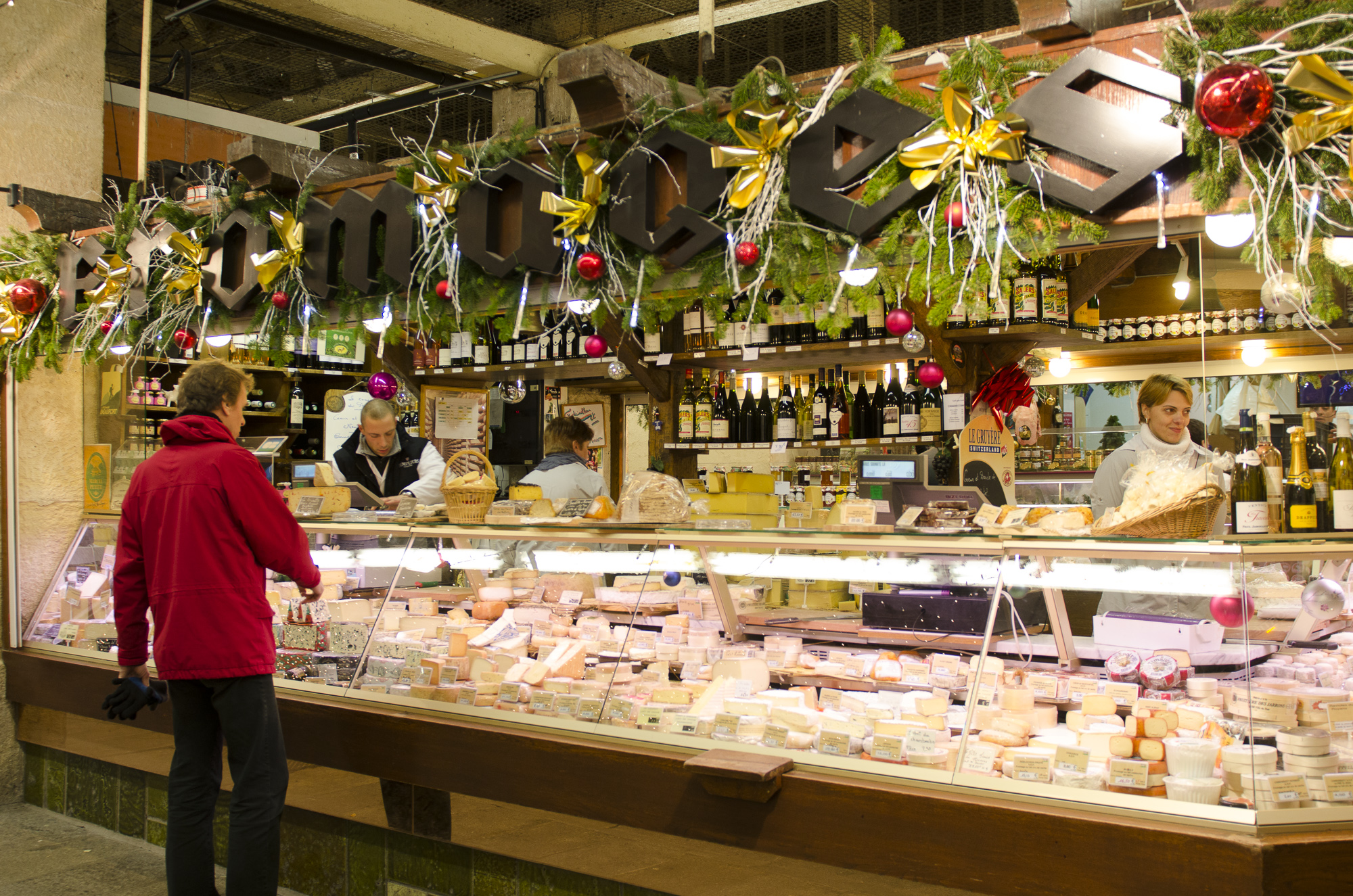 Marché couvert Beauvau PHOTOGRAPHY: ALEXANDER J.E. BRADLEY • NIKON D7000 • AF-S NIKKOR 24-70mm f/2.8G ED @ 24mm • F/2.8 • 1/320 • ISO 320