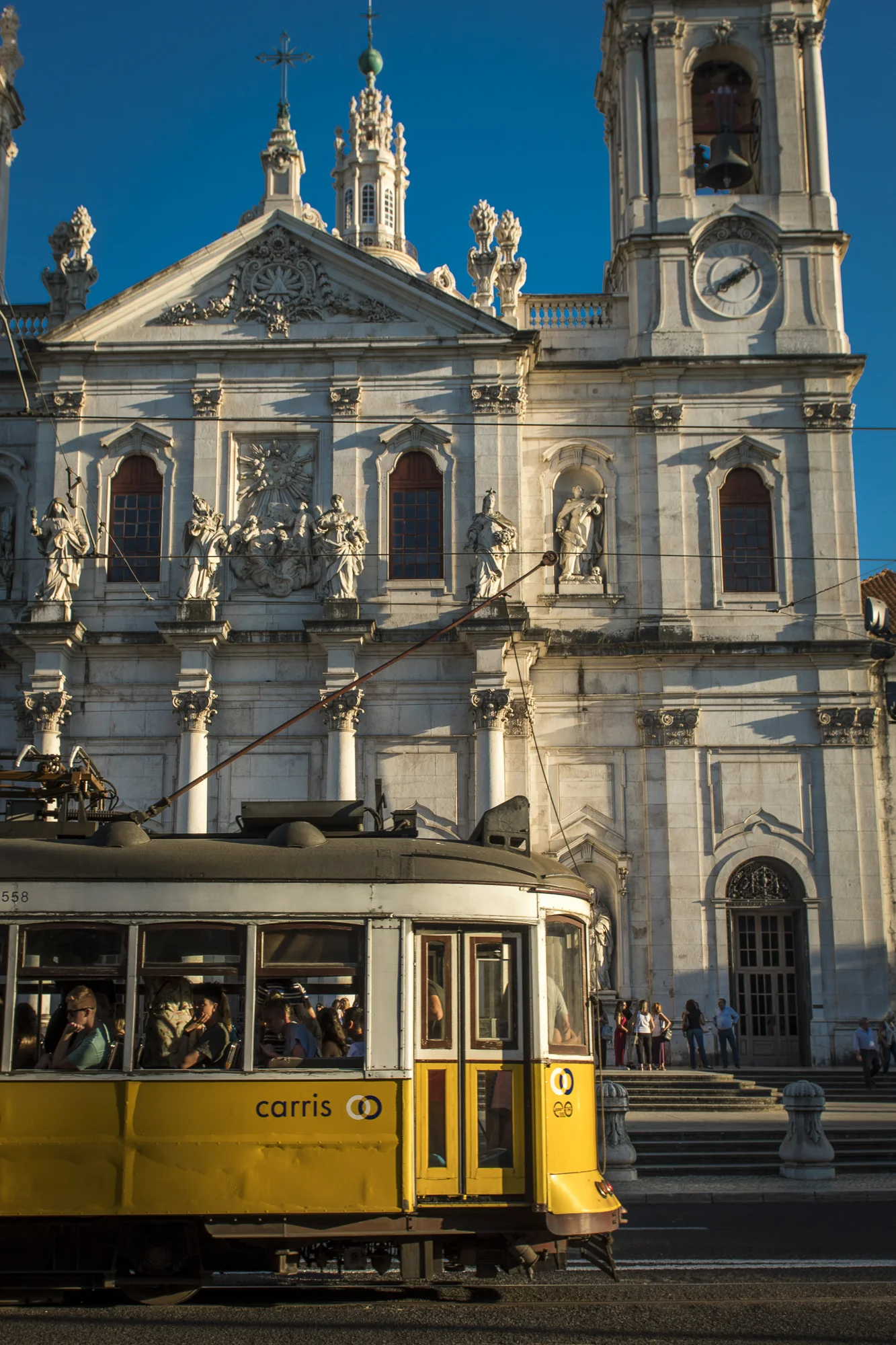 Basílica da Estrela PHOTOGRAPHY: ALEXANDER J.E. BRADLEY • NIKON D500 • AF-S NIKKOR 24-70mm f/2.8G ED • 24mm • F/5.6 • 1/500 • ISO 100