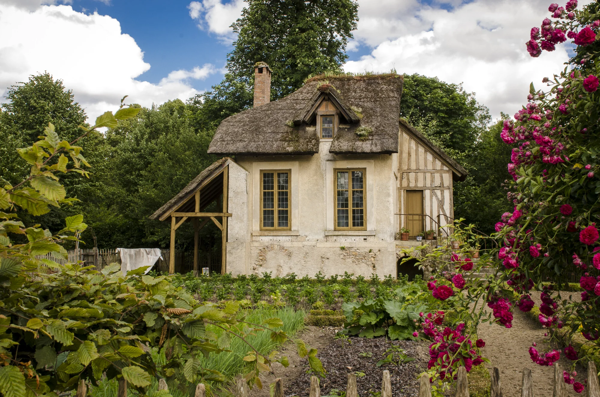 La maison du jardinier - Hameau de la Reine PHOTOGRAPHY: ALEXANDER J.E. BRADLEY • NIKON D7000 • AF-S NIKKOR 24-70mm f/2.8G ED @ 26mm • Ƒ/16 • 1/80• ISO 400