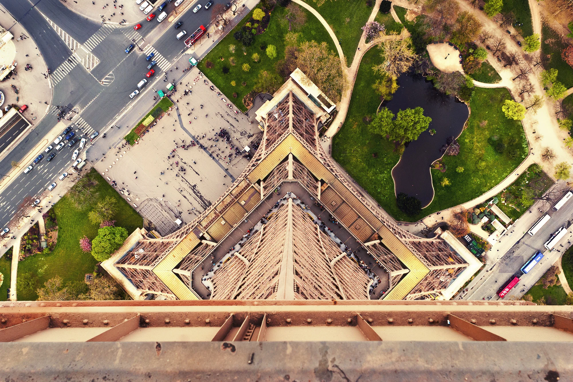 The Eiffel Tower - Paris, France PHOTOGRAPHY: ALEXANDER J.E. BRADLEY • NIKON D200 • Nikon AF-NIKKOR 24mm Ƒ/2.8 D @ Ƒ/8 • 1/250 • ISO 100
