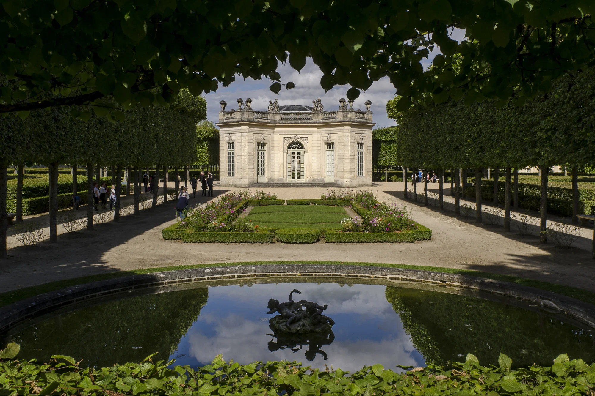 The French Pavilion - Versailles PHOTOGRAPHY: ALEXANDER J.E. BRADLEY • NIKON D7000 • AF-S NIKKOR 24-70mm ƒ/2.8G ED @ 24MM • ƒ/14 • 1/125 • ISO 100