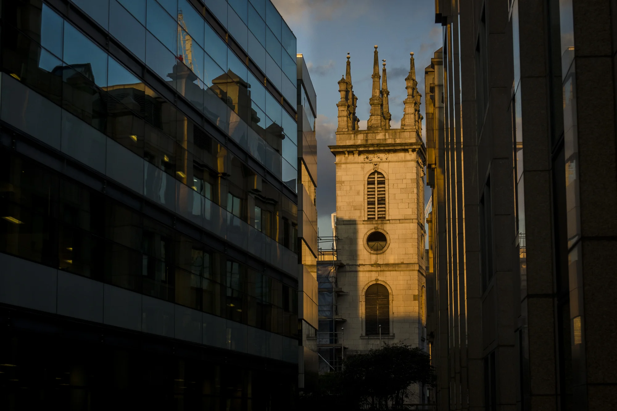 Saint Mary Somerset Tower - London PHOTOGRAPHY: ALEXANDER J.E. BRADLEY • NIKON D7000 • AF-S NIKKOR 24-70mm ƒ/2.8G ED @ 70MM • ƒ/7.1 • 1/200 • ISO 200