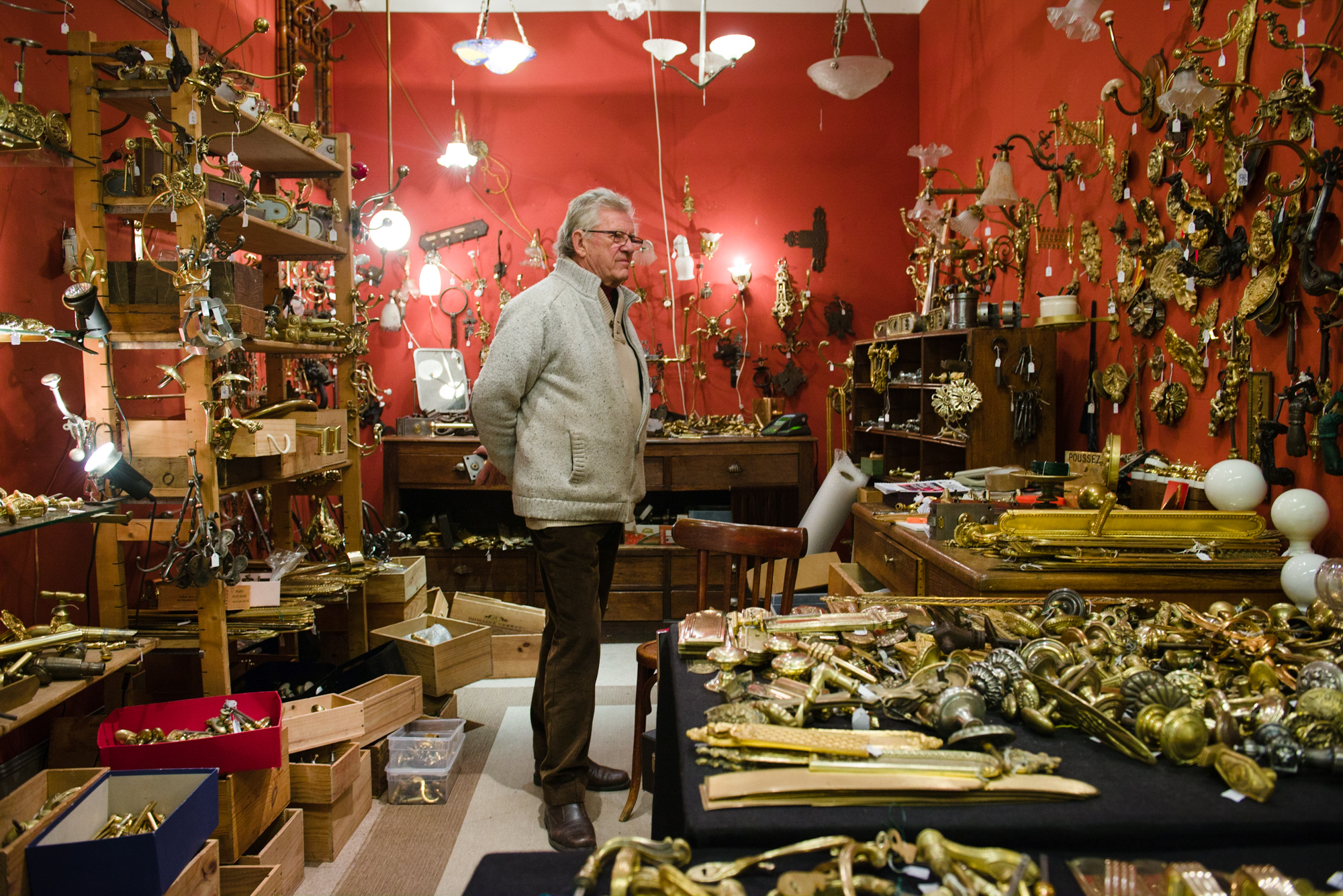 Jean-Pierre Jankovsky, Marché Serpette - Allée 6, Stand 6 Jean-Pierre specializes in antique doorknobs and handles as well as everything else associated with them, he has run his stand for 32 years. PHOTOGRAPHY: William Lounsbury • Nikon D800 • AF-S NIKKOR 24-70mm Ƒ/2.8G ED @ 27MM • Ƒ/4 • 1/40 • ISO 800