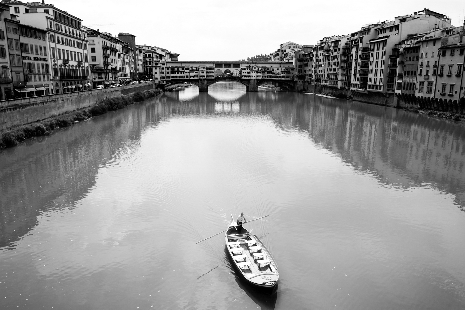 Arno river in Florence PHOTO: ANNA VOLPI • NIKON D750 • 24-70mm Ƒ/2.8 @ 24mm • Ƒ/8 • 1/1000 • ISO 320