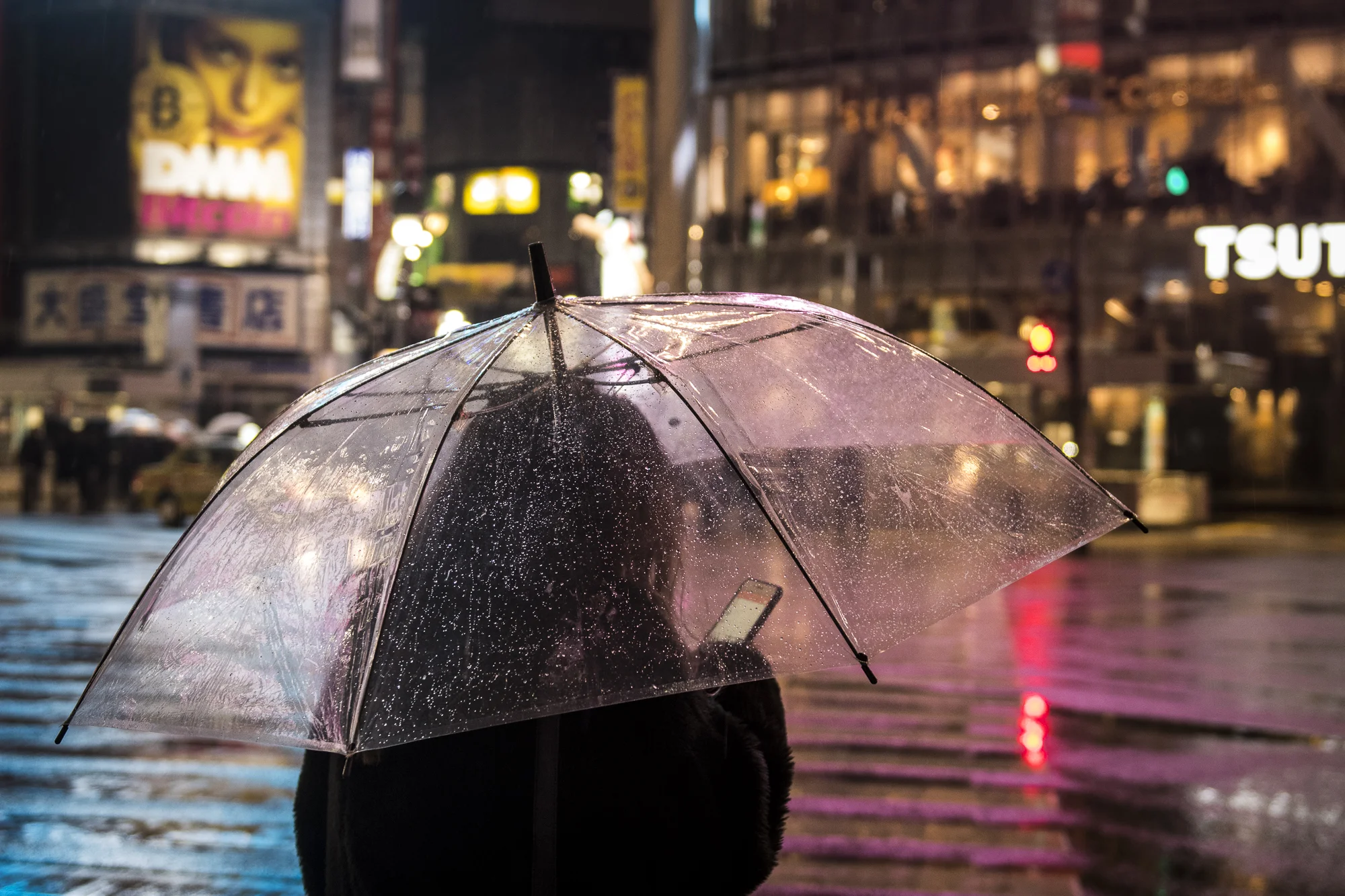 Hachiko Crossing PHOTOGRAPHY: ALEXANDER J.E. BRADLEY • NIKON D500 • AF-S NIKKOR 24-70MM Ƒ/2.8G ED @ 38MM • Ƒ/2.8 • 1/80 • ISO 1600