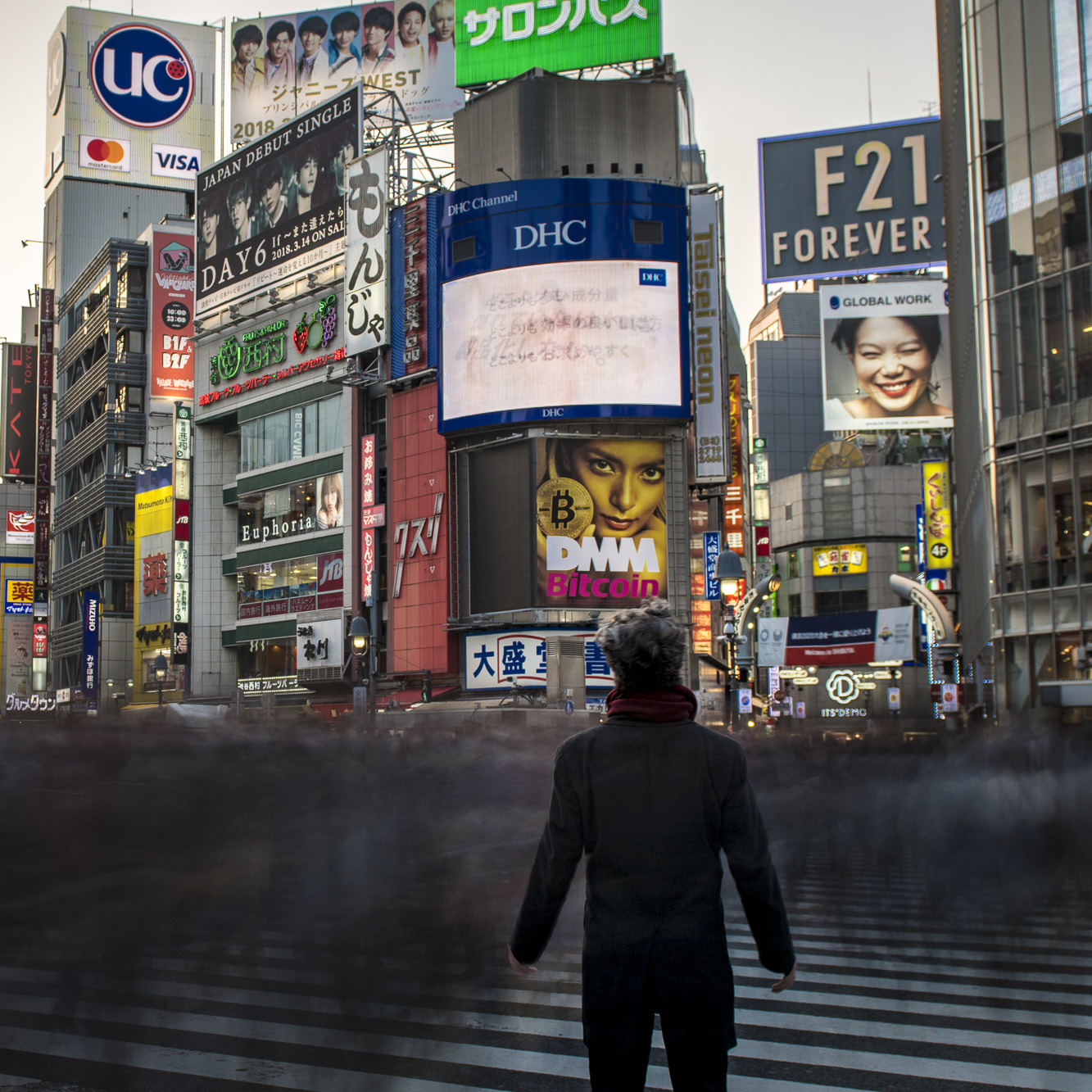 Hachiko Crossing PHOTOGRAPHY: ALEXANDER J.E. BRADLEY • NIKON D500 • AF-S NIKKOR 24-70MM Ƒ/2.8G ED @ 24MM • Ƒ/5.6 • 15 Sec • ISO 100