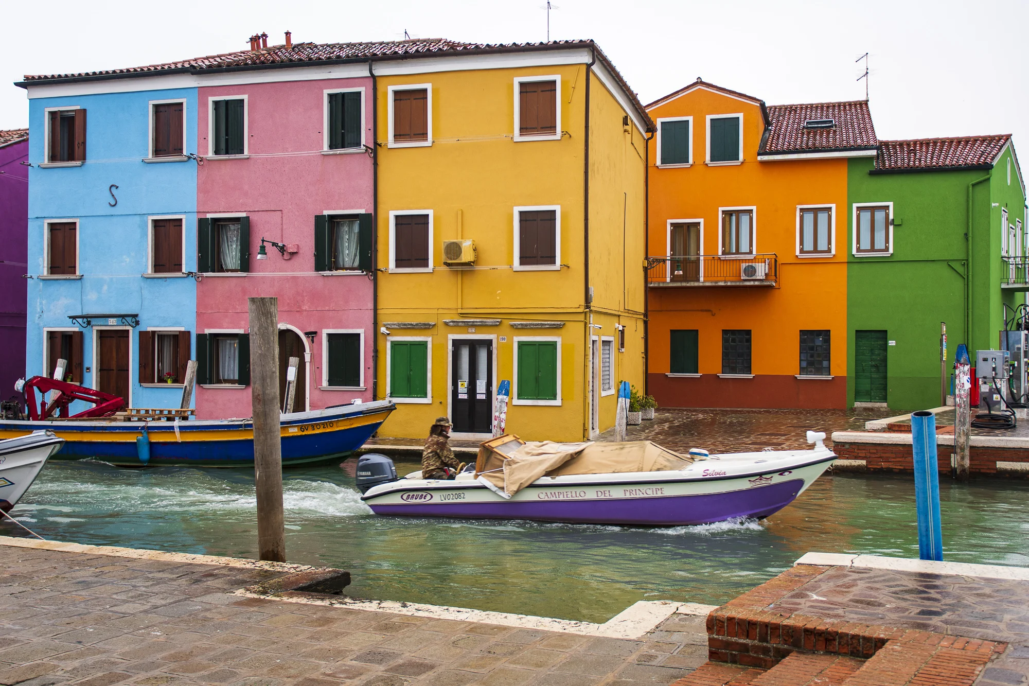 Burano PHOTOGRAPHY: ALEXANDER J.E. BRADLEY • NIKON D500 • AF-S NIKKOR 24-70MM Ƒ/2.8G ED @ 24MM • Ƒ/2.8 • 1/125 SEC • ISO 200
