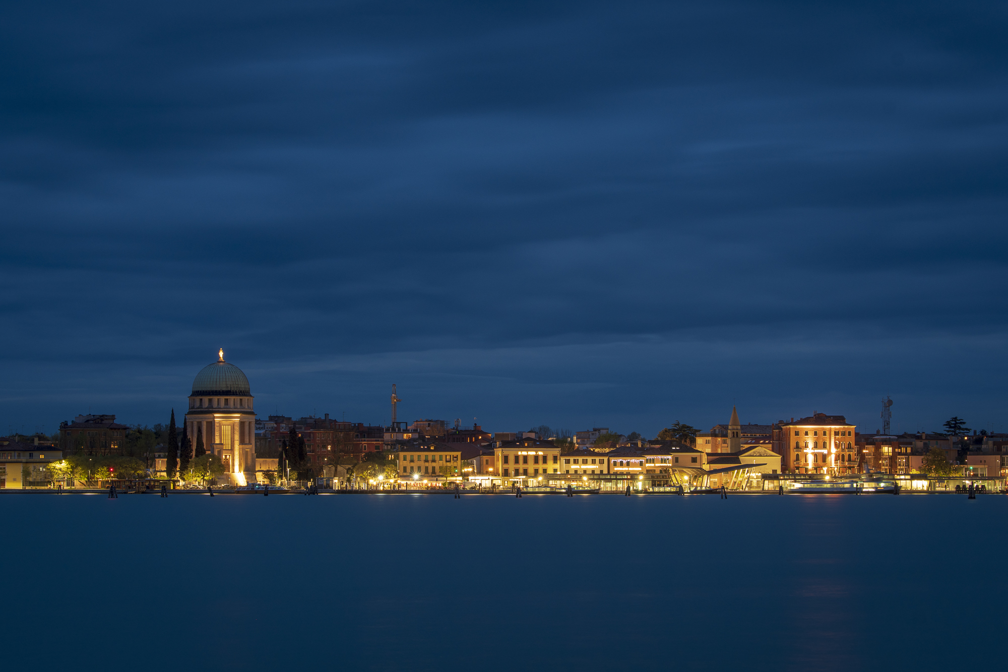 Lido di Venezia PHOTOGRAPHY: ALEXANDER J.E. BRADLEY • NIKON D500 • AF-S NIKKOR 70-200mm ƒ/2.8 FL ED VR @ 75MM • Ƒ/8 • 15 SEC • ISO 100