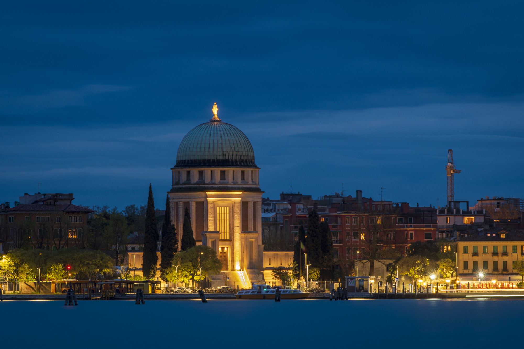 Lido di Venezia PHOTOGRAPHY: ALEXANDER J.E. BRADLEY • NIKON D500 • AF-S NIKKOR 70-200mm ƒ/2.8 FL ED VR @ 200MM • Ƒ/8 • 15 SEC • ISO 100