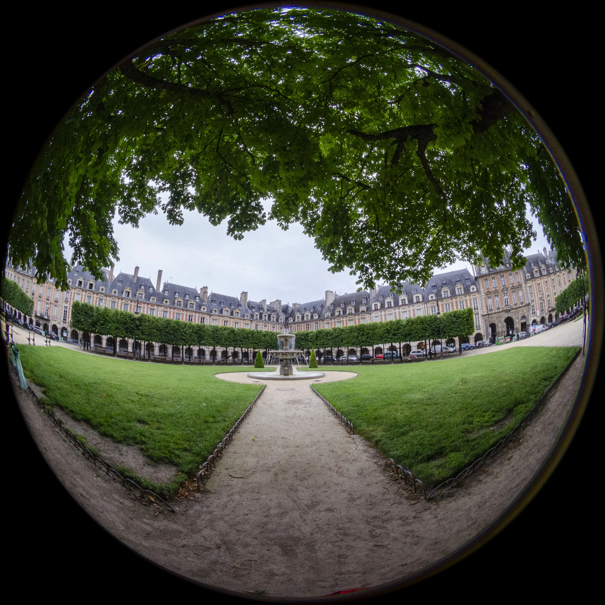 Place des Vosges PHOTOGRAPHY: ALEXANDER J.E. BRADLEY • NIKON D7000 • Lensbaby 5.8mm f/3.5 fisheye lens @ Ƒ/3.5 • 1/125 SEC • ISO 800