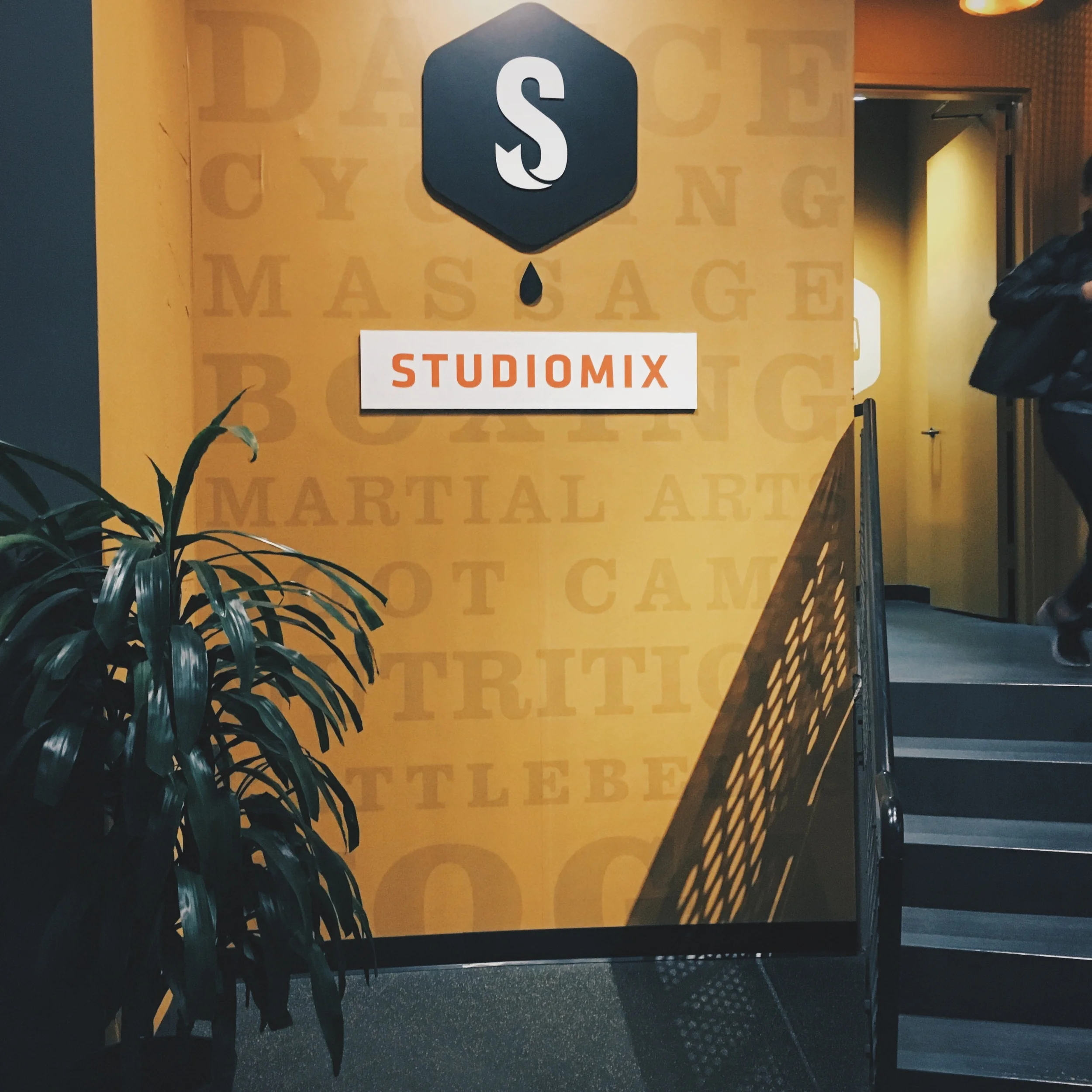 The entry way to the stairs to Studiomix