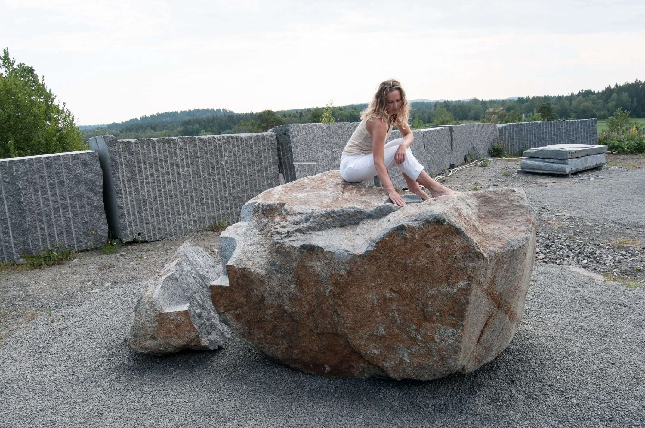 Garden_Skulptur_larvikitt_Kaja_Dahl_02.jpg