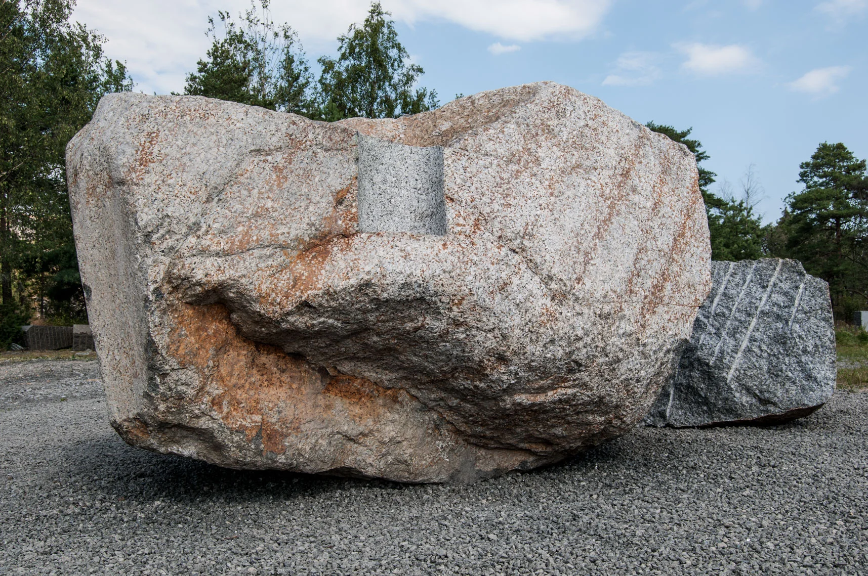 Garden_stone_sculpture_kaja_dahl_larvikitt_04.jpg