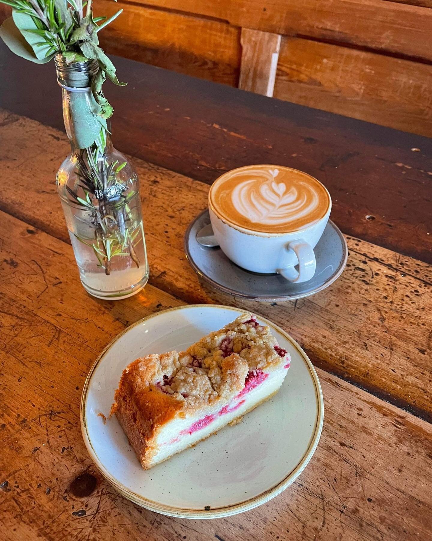 Raspberry and cardamom streusel cake on the counter today. Latte art by @macy.brownn 
Cafe open until 4, Chippy until 5 today #homemadecake #latteart #walescoastpath #fishandchips #coffeeforlife #beachcafe