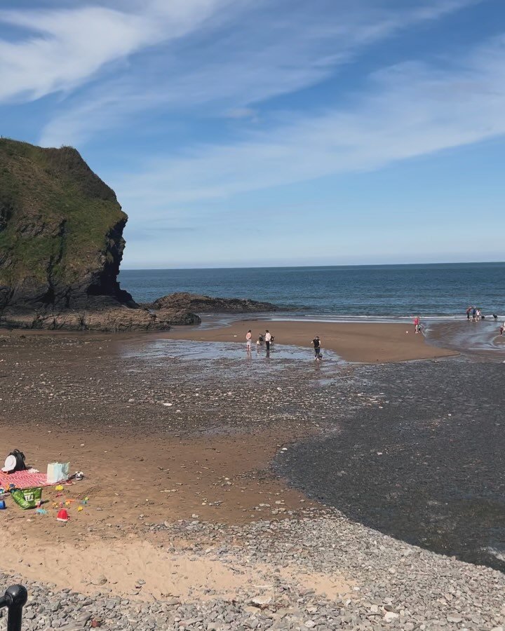 Dates available from the 11th - 23rd of May for The Beach Hut apartment &pound;200 per night, 3 night minimum stay, sleeps 6. 

Pre book your sunrise or sunset sauna with @sawnallosgi  for the ultimate relaxation break 🧘🏻&zwj;♀️ 🌅 🌄 💦
DM to book