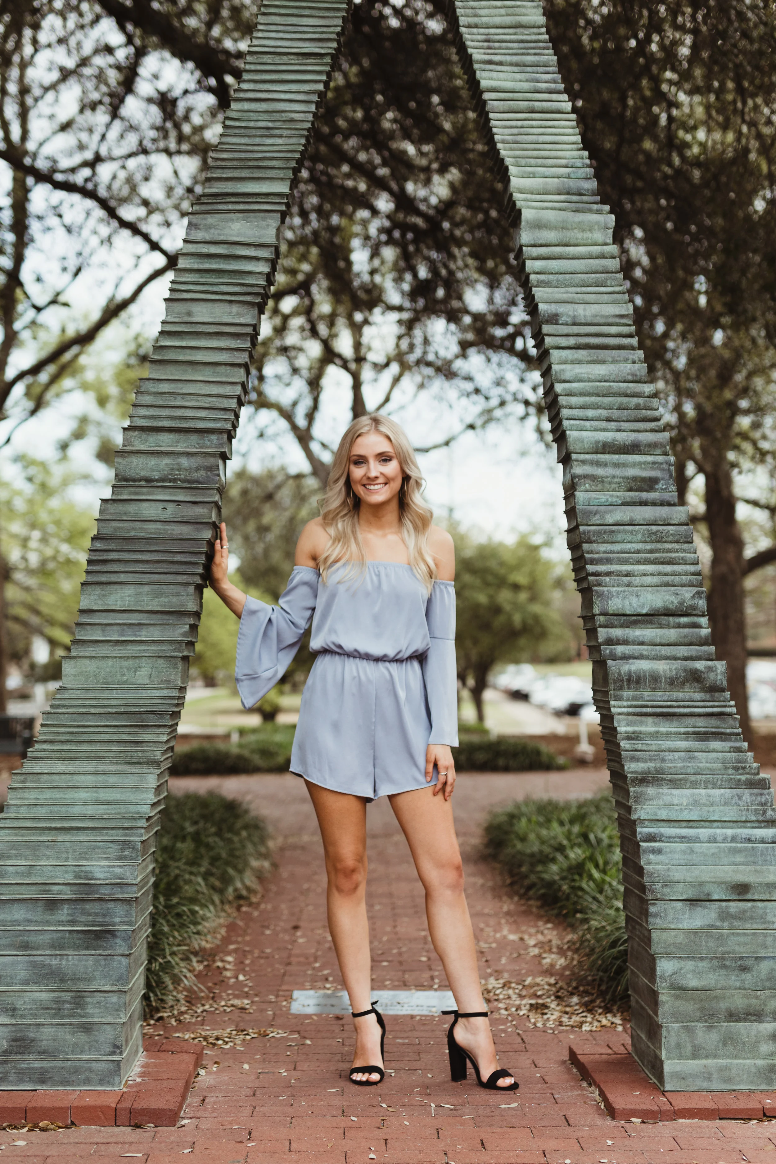 Kyliehull_claire-senior-14.jpg
