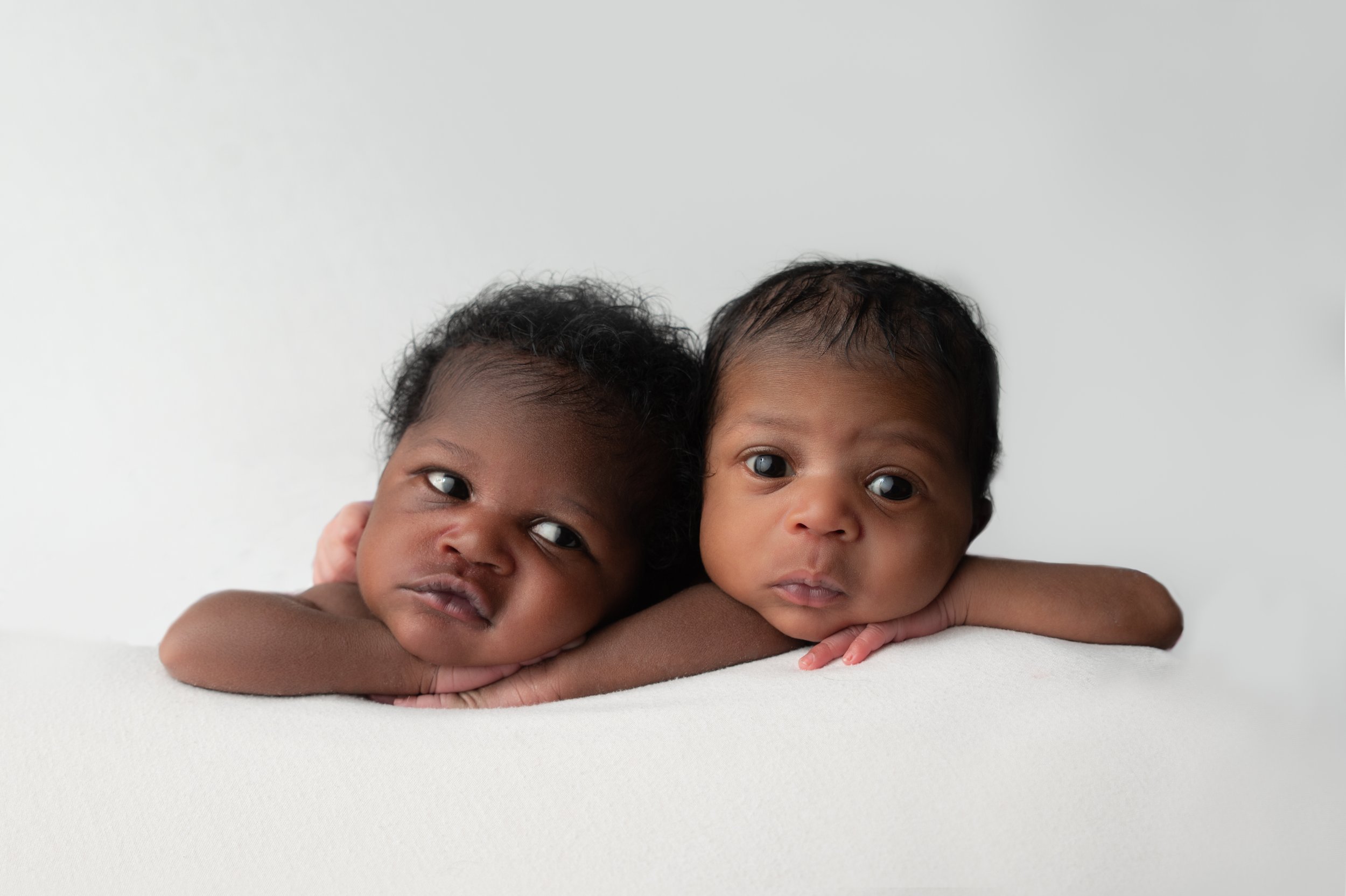 twin newborn photographer