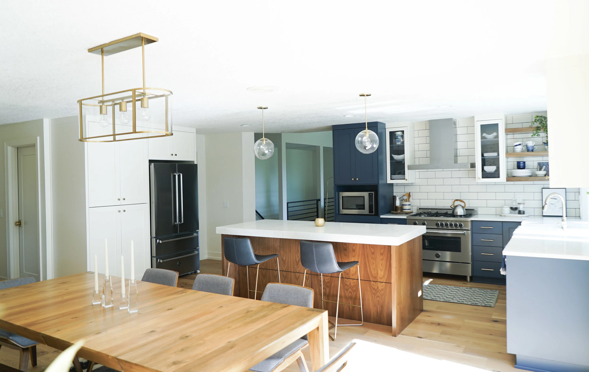 AFTER // Spacious Kitchen & dining room floor plan. Island Lights from School House Electric, Dining room fixture from West Elm. Dinning table, chairs and bar stools all from West Elm.