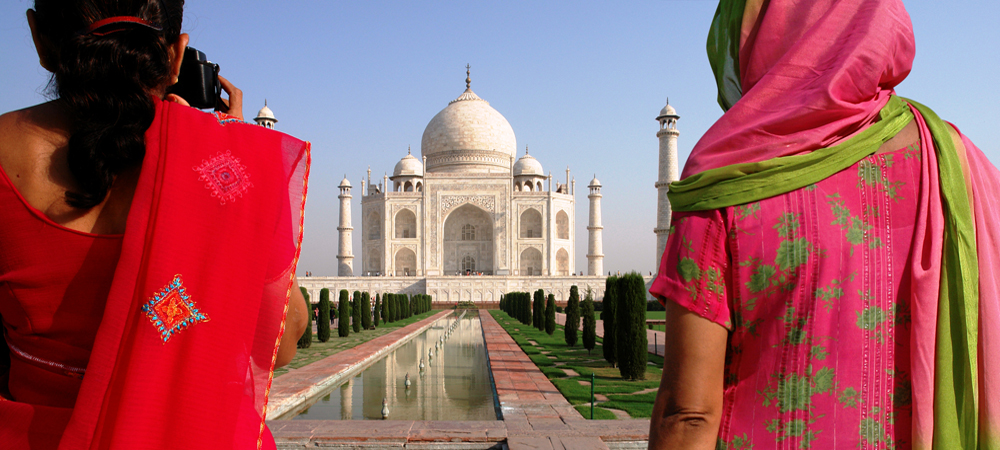 13 - India, Agra, Taj Mahal Ladies (1000x450).jpg