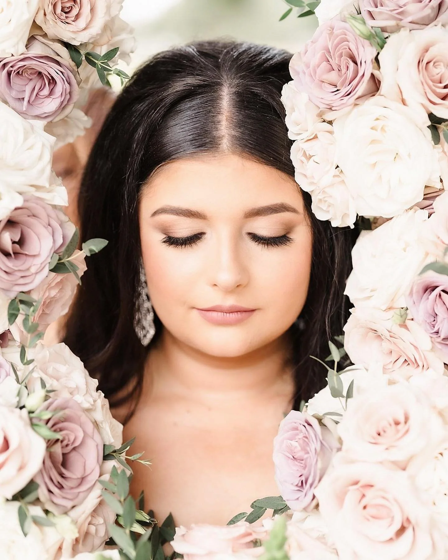 I love seeing the style each bride selects for their wedding day. Classic, modern, glamorous, vintage, trendy! What would you say your bridal style was?
.
.
.
.
#bride #wedding #weddinginspo #weddingdress #florals #weddingflowers #alabamaweddings #fa