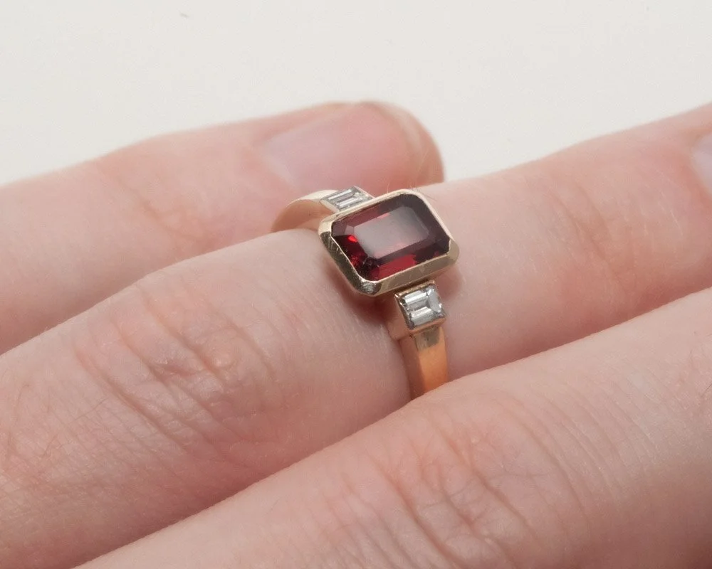10k Garnet and Diamond ring
