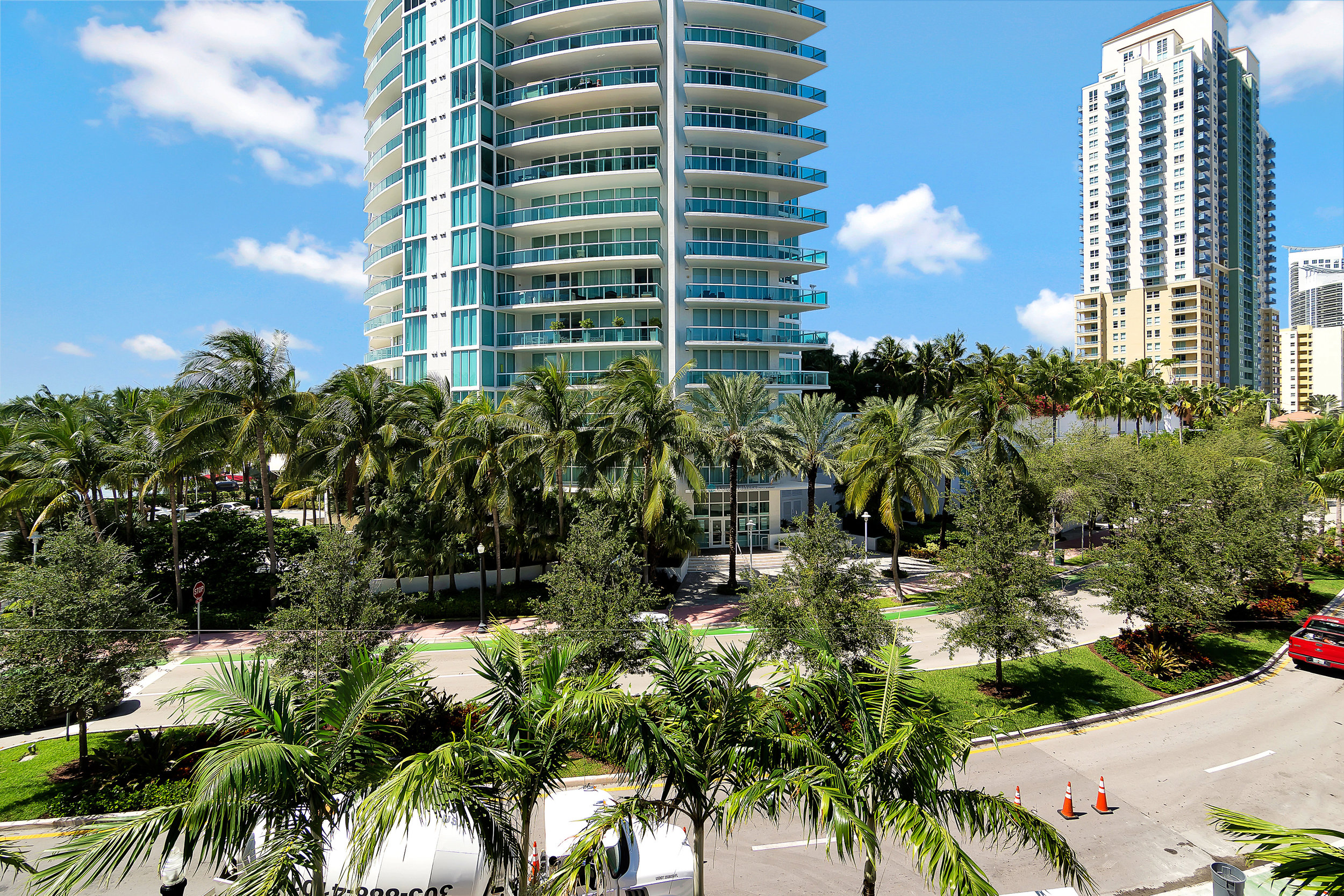 801-South-Pointe-Dr-Unit-301-print-042-50-3472-4200x2800-300dpi.jpg