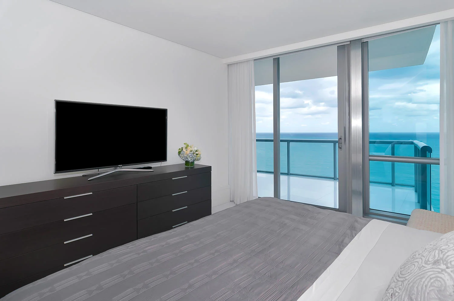 17121 Collins Ave Unit 2302 -large-011-1645-1500x997-72dpi.jpg