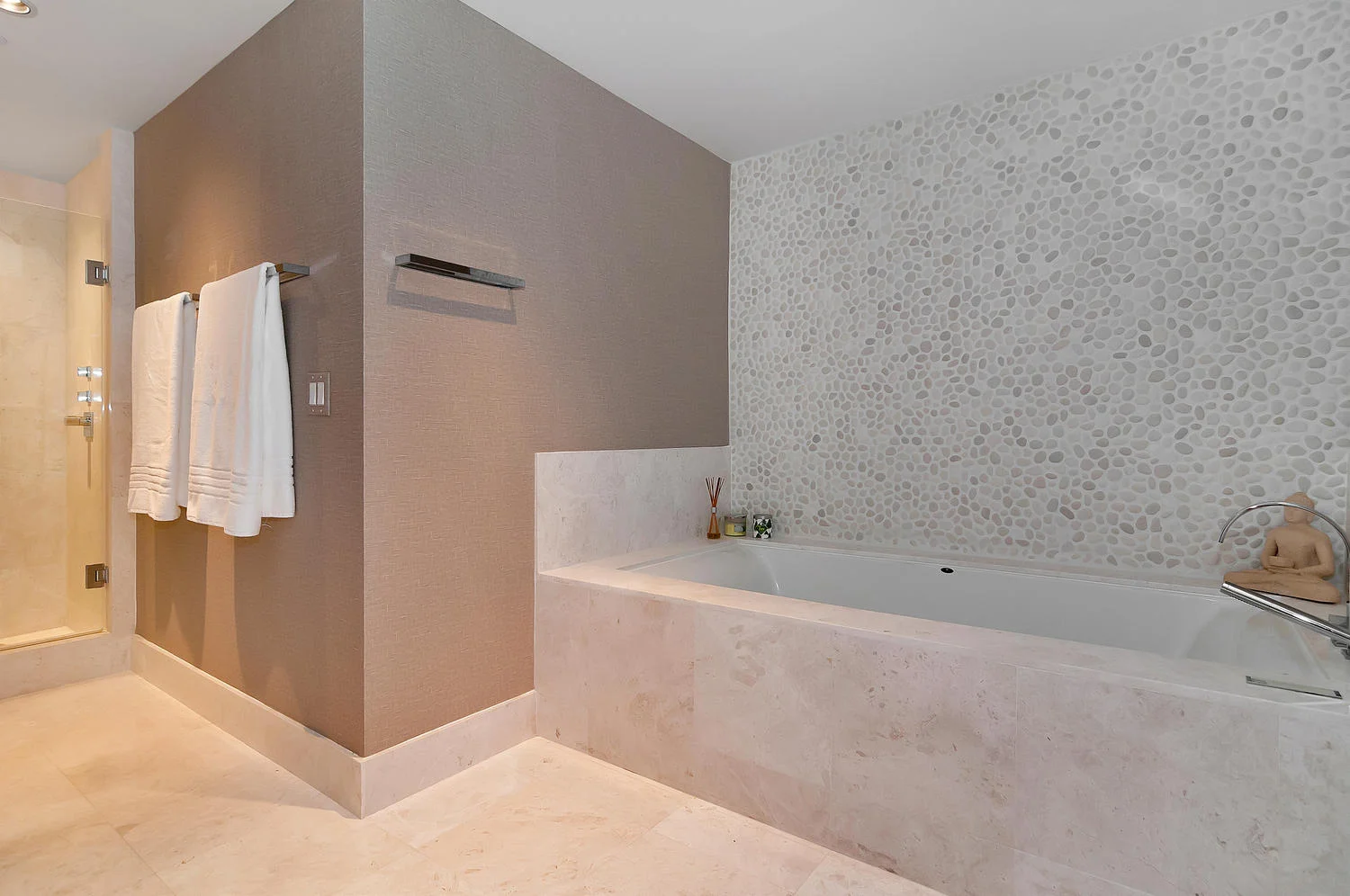 17121 Collins Ave Unit 2302 -large-017-1669-1500x997-72dpi.jpg