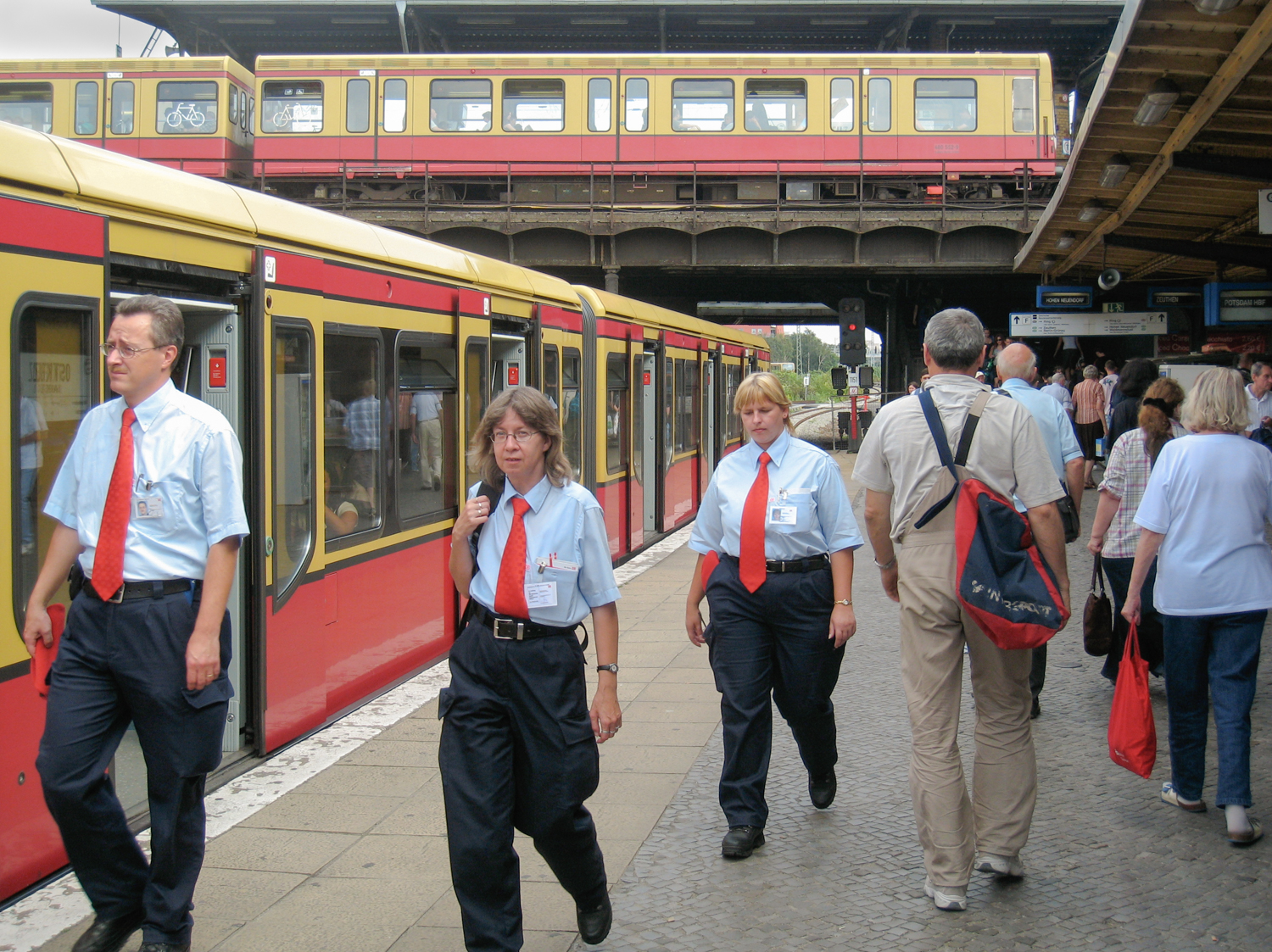 Berlin red ties 2007-5331-web.jpg