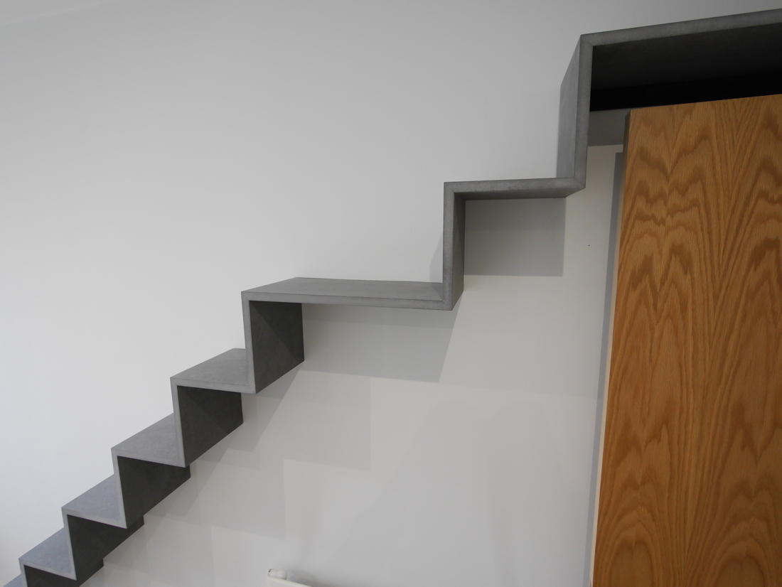 cat walk on plasterboard wall.JPG