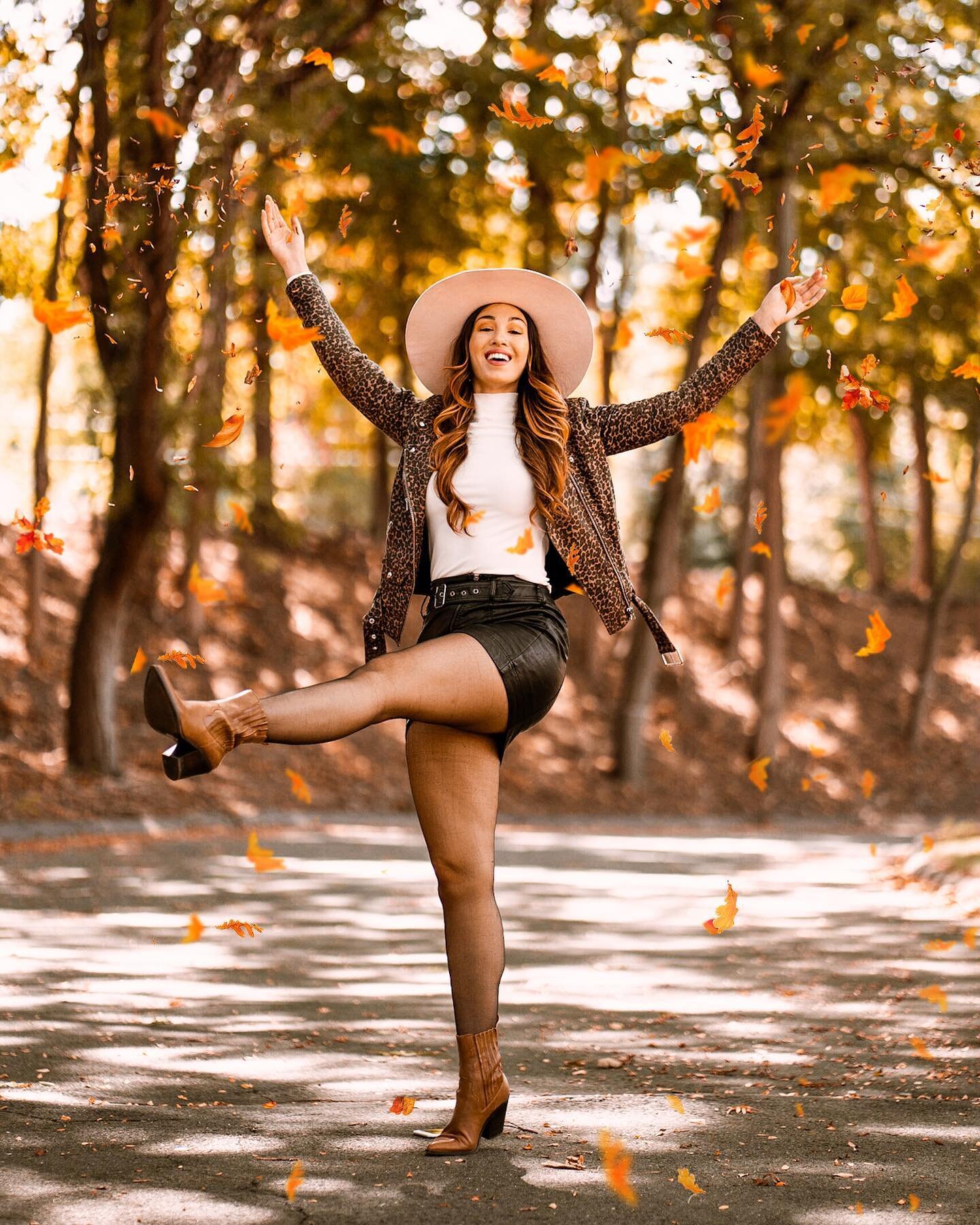 You didn&rsquo;t think I&rsquo;d leaf you hanging without a HAPPY FIRST DAY OF FALL POST, DID YOU?! 😂🍁 #happyfirstdayoffall