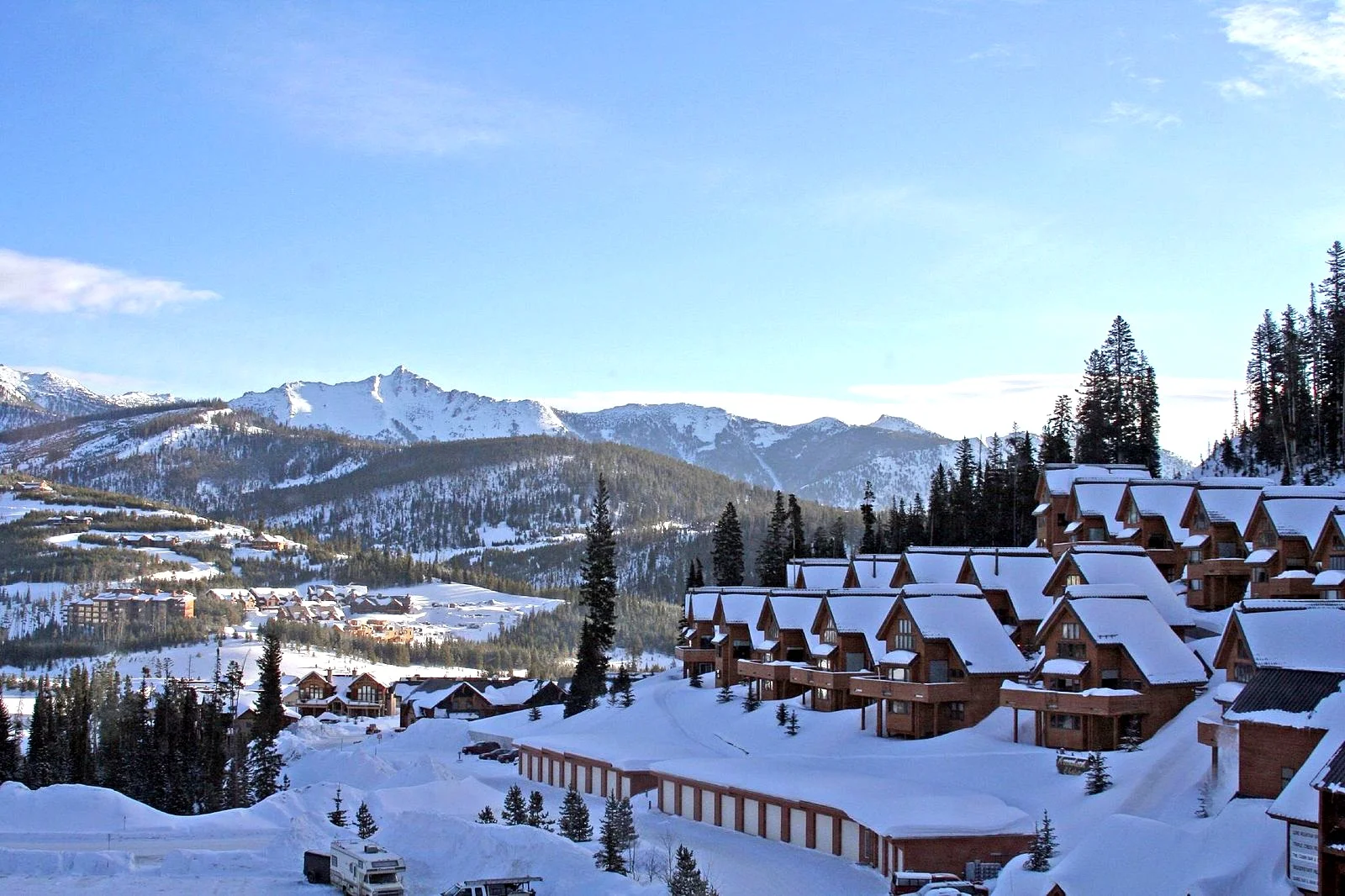 Montana’s Big Sky Resort comprises just under 6,000 acres of ski terrain (Image: Wikimedia Commons )
