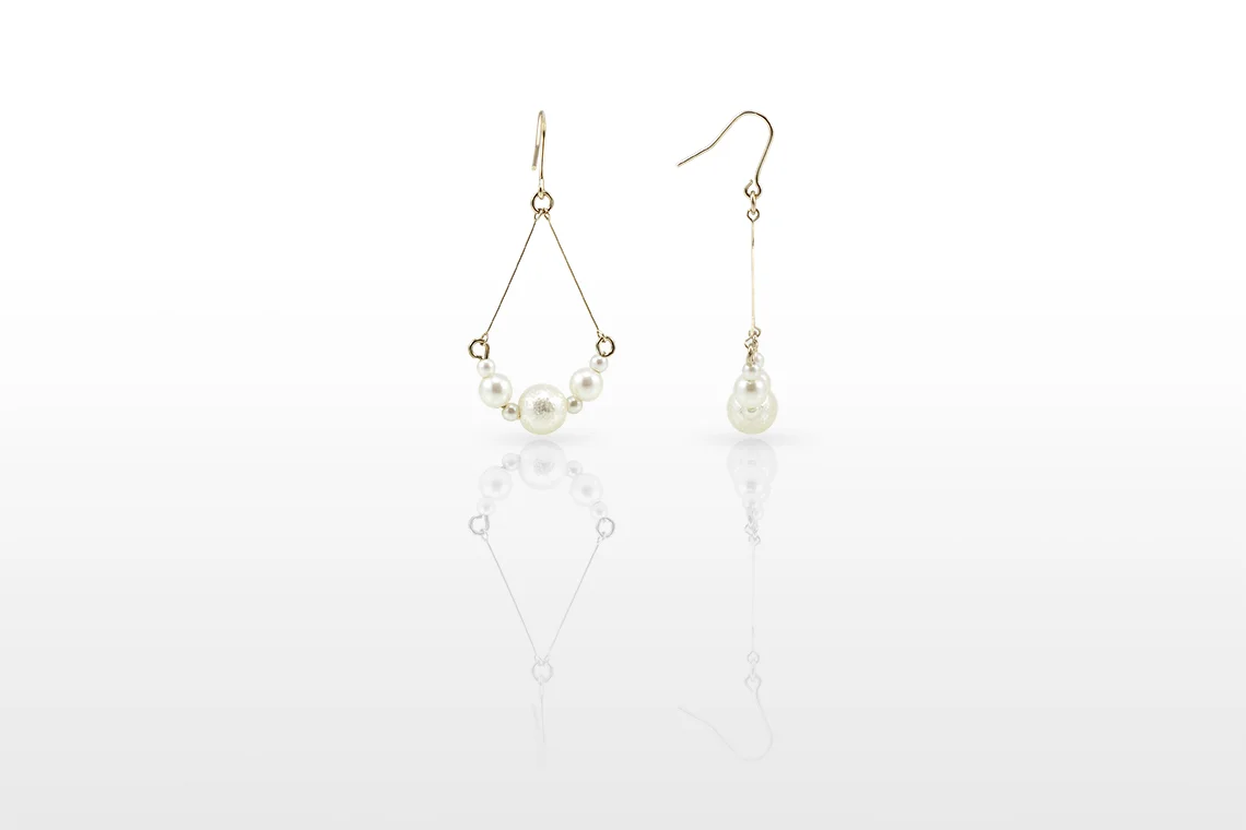 Shiny Pearl Drop Earrings