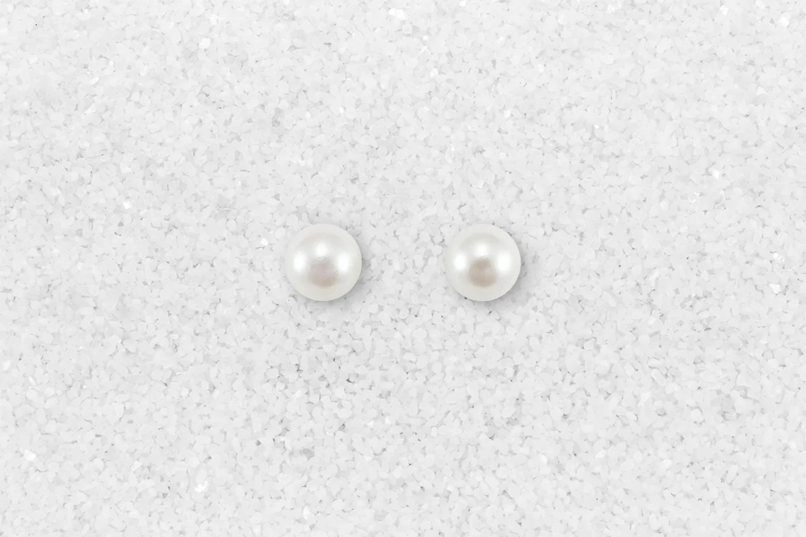 Medium Pearl Earrings