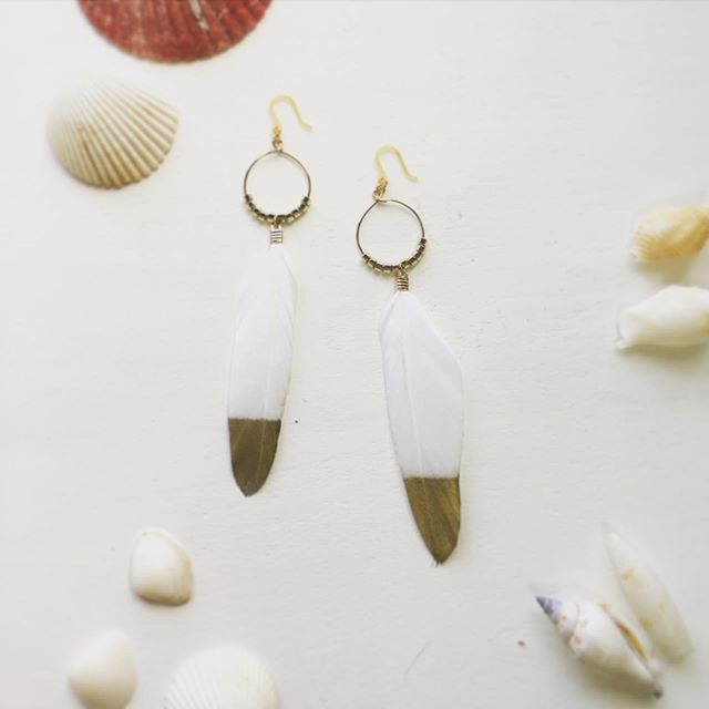 Real feather +Gold accents 🥰

#hypoallergenicearrings #earringshop #earrings #hypoallergenic #love #instagood #fashion #beautiful #cute #happy #like4likes #tbt #followme #picoftheday #repost #friends