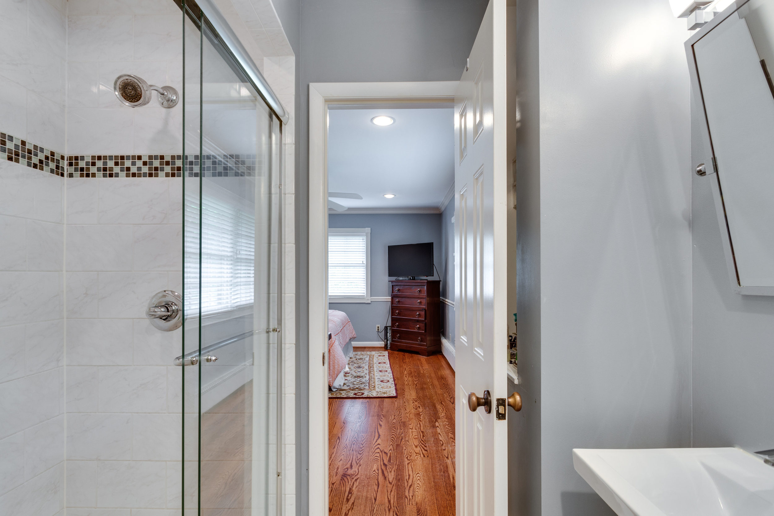 1519 Crestwood Ln McLean VA-print-033-33-Master Bath-4200x2801-300dpi.jpg