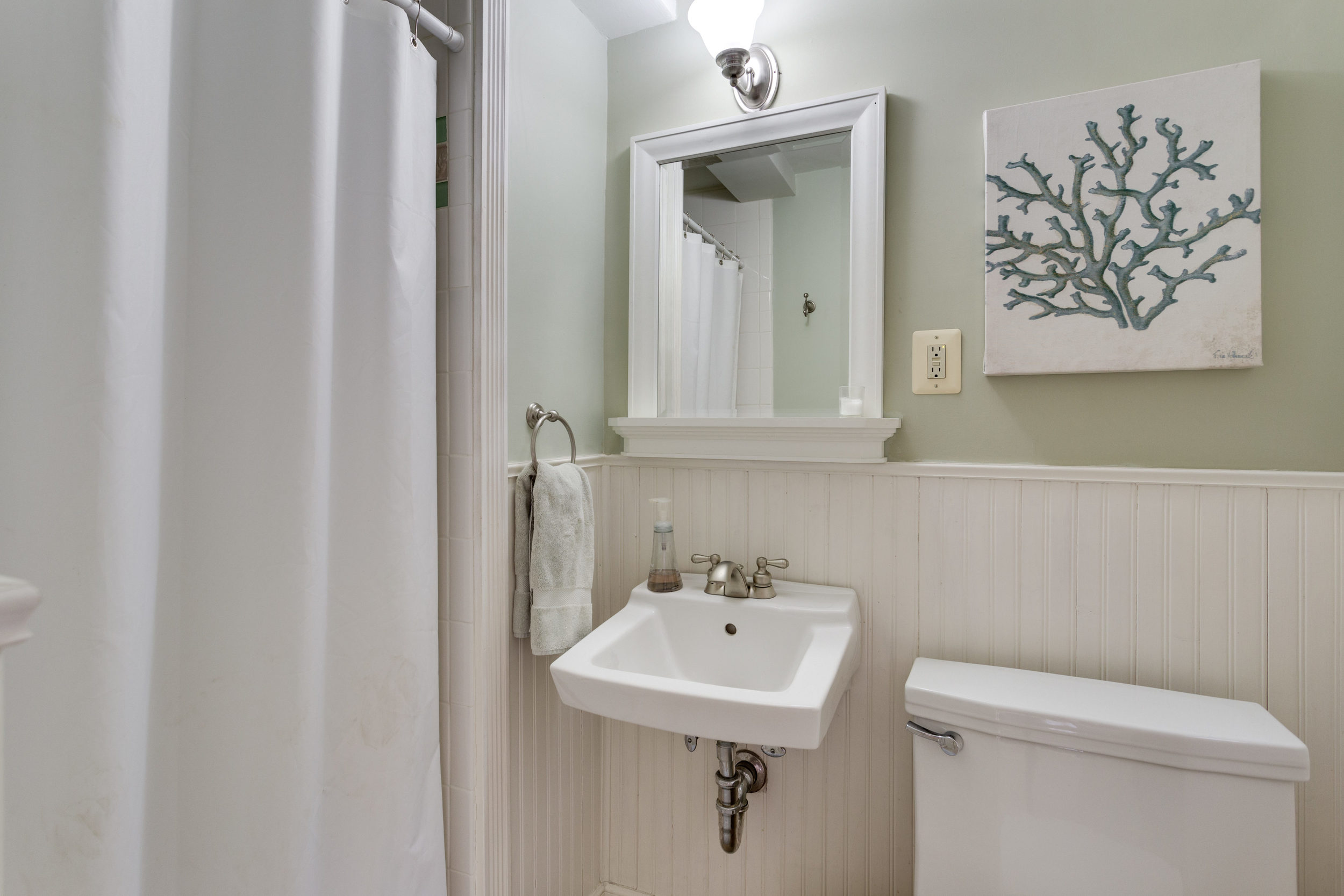 1519 Crestwood Ln McLean VA-print-046-46-Bathroom-4200x2800-300dpi.jpg