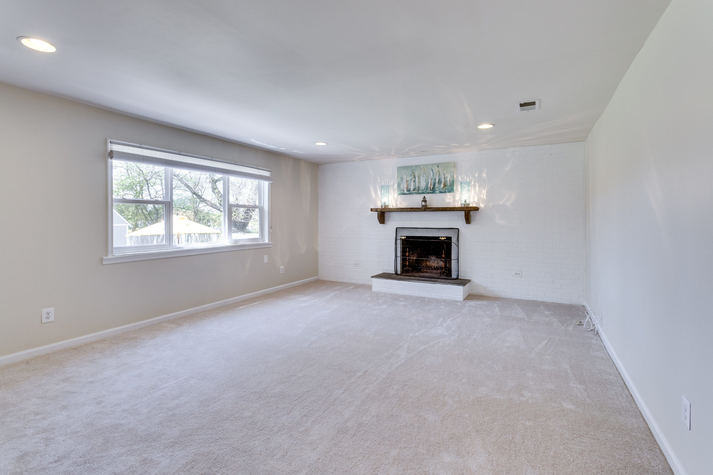 7243 Deborah Dr Falls Church-print-022-8-Family Room-4200x2800-300dpi.jpg