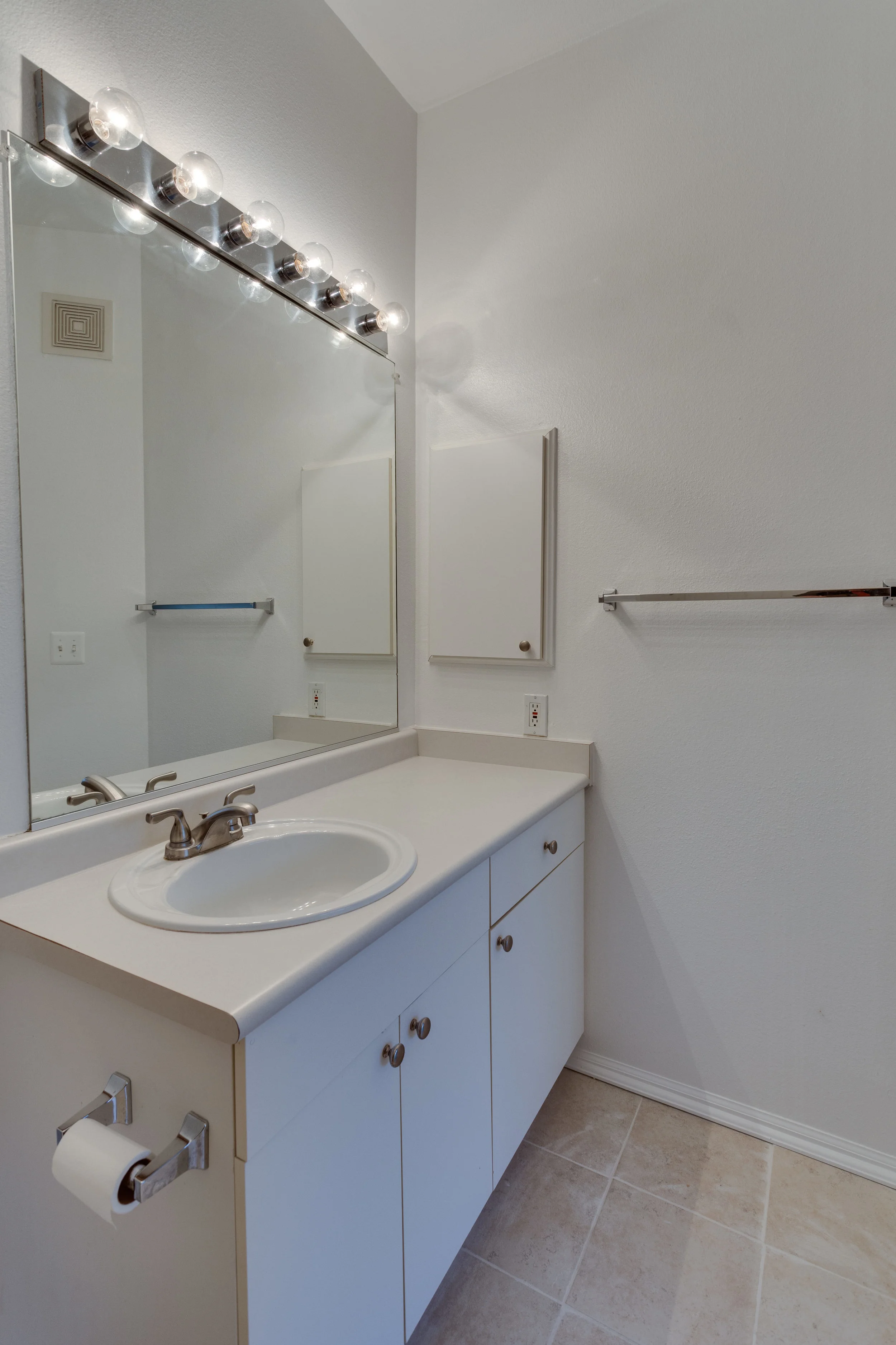 3009 Nicosh Cir Unit 4301-print-016-21-Master Bath-2800x4200-300dpi.jpg
