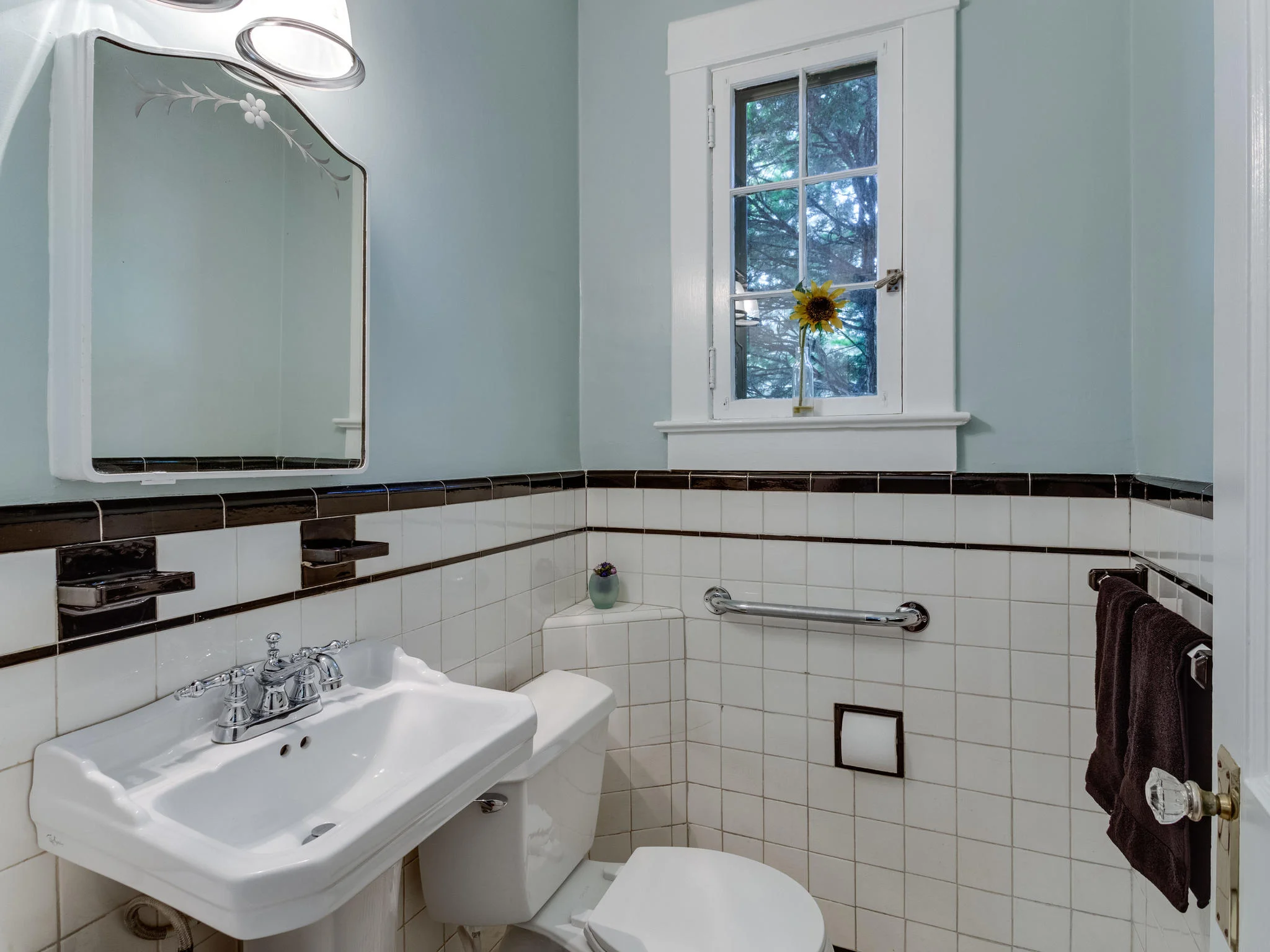 4903 Washington Blvd Arlington-MLS_Size-027-4-Powder Room-2048x1536-72dpi.jpg